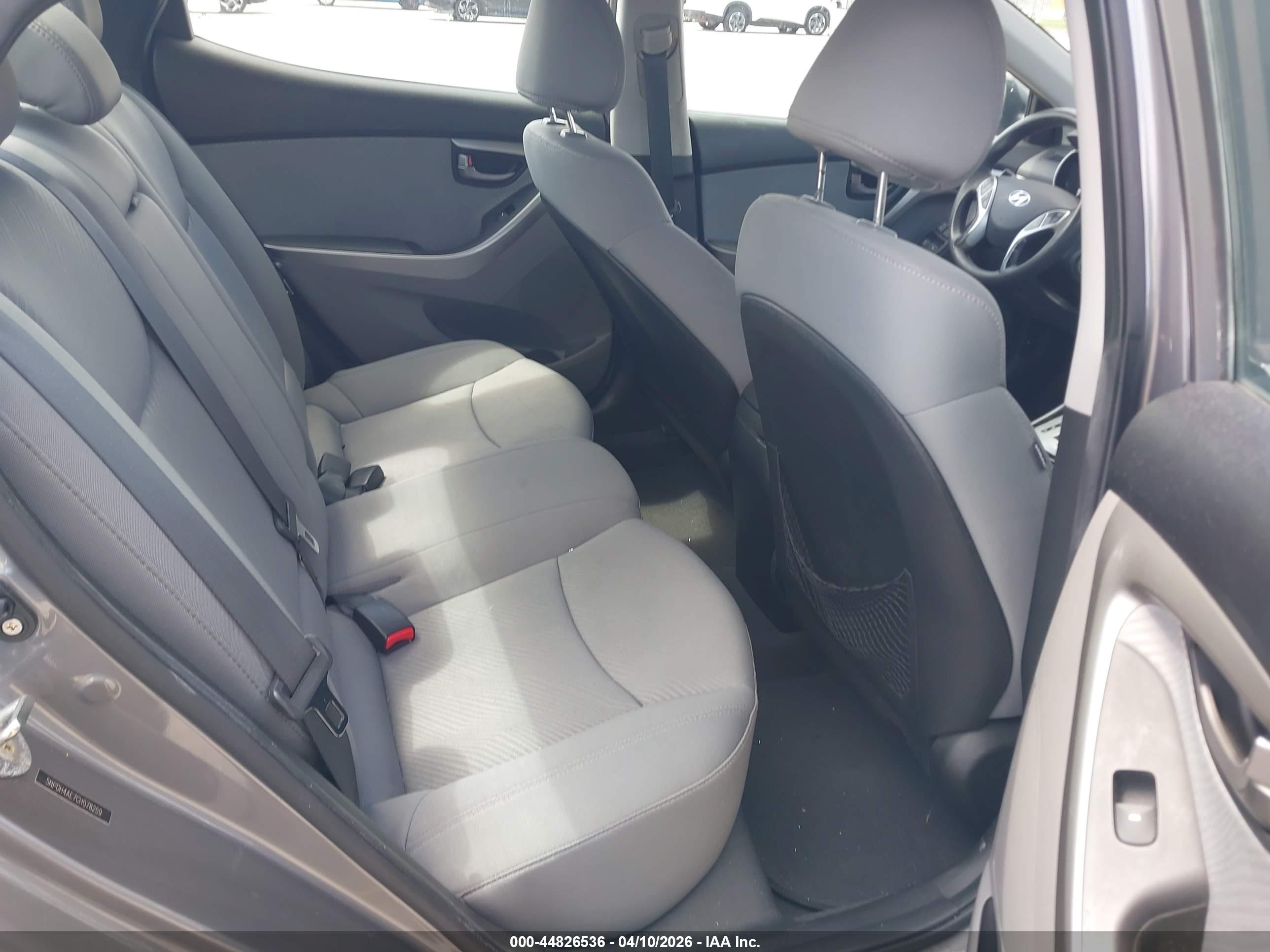 HYUNDAI ELANTRA image 8