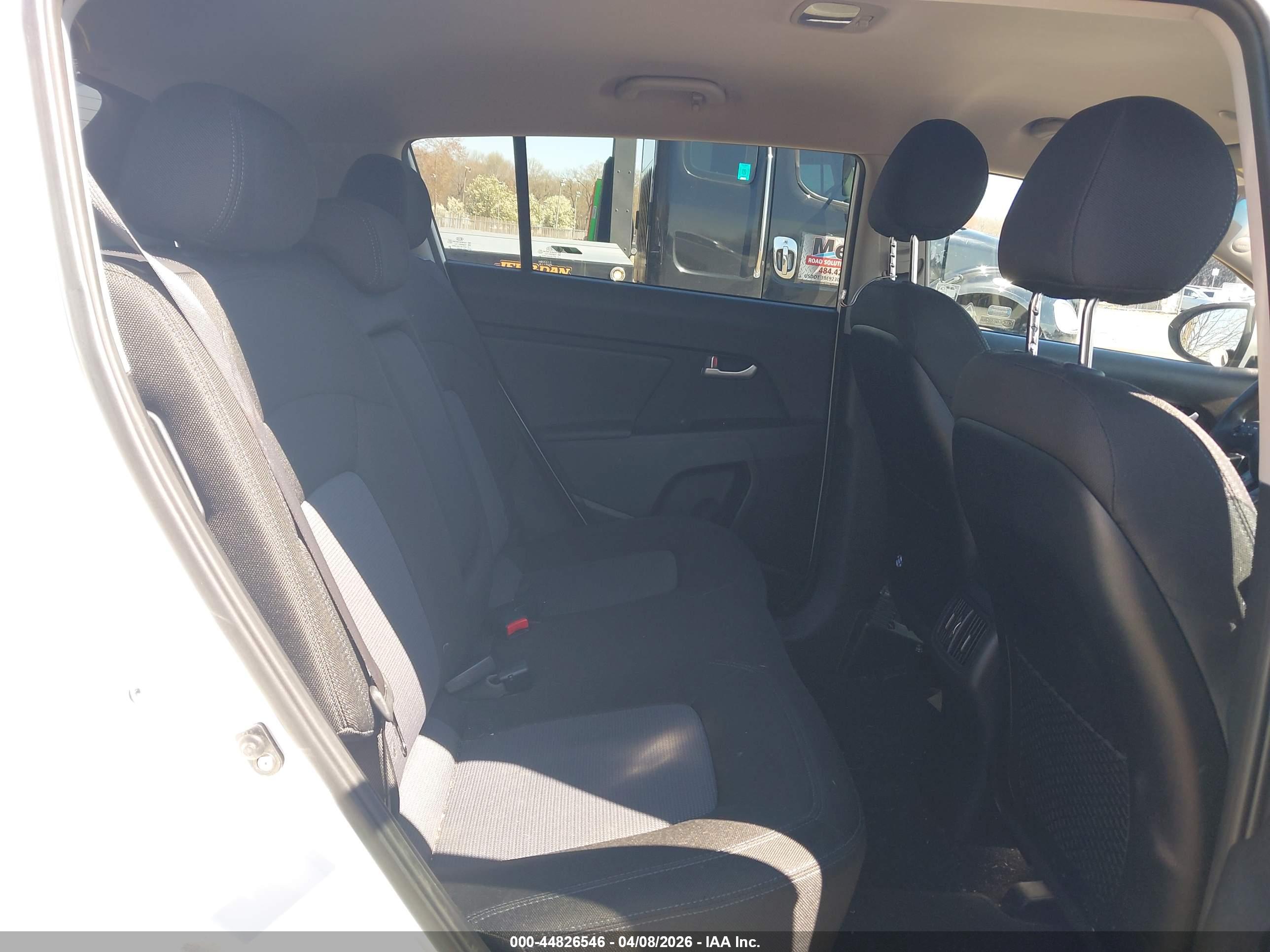 KIA SPORTAGE image 8