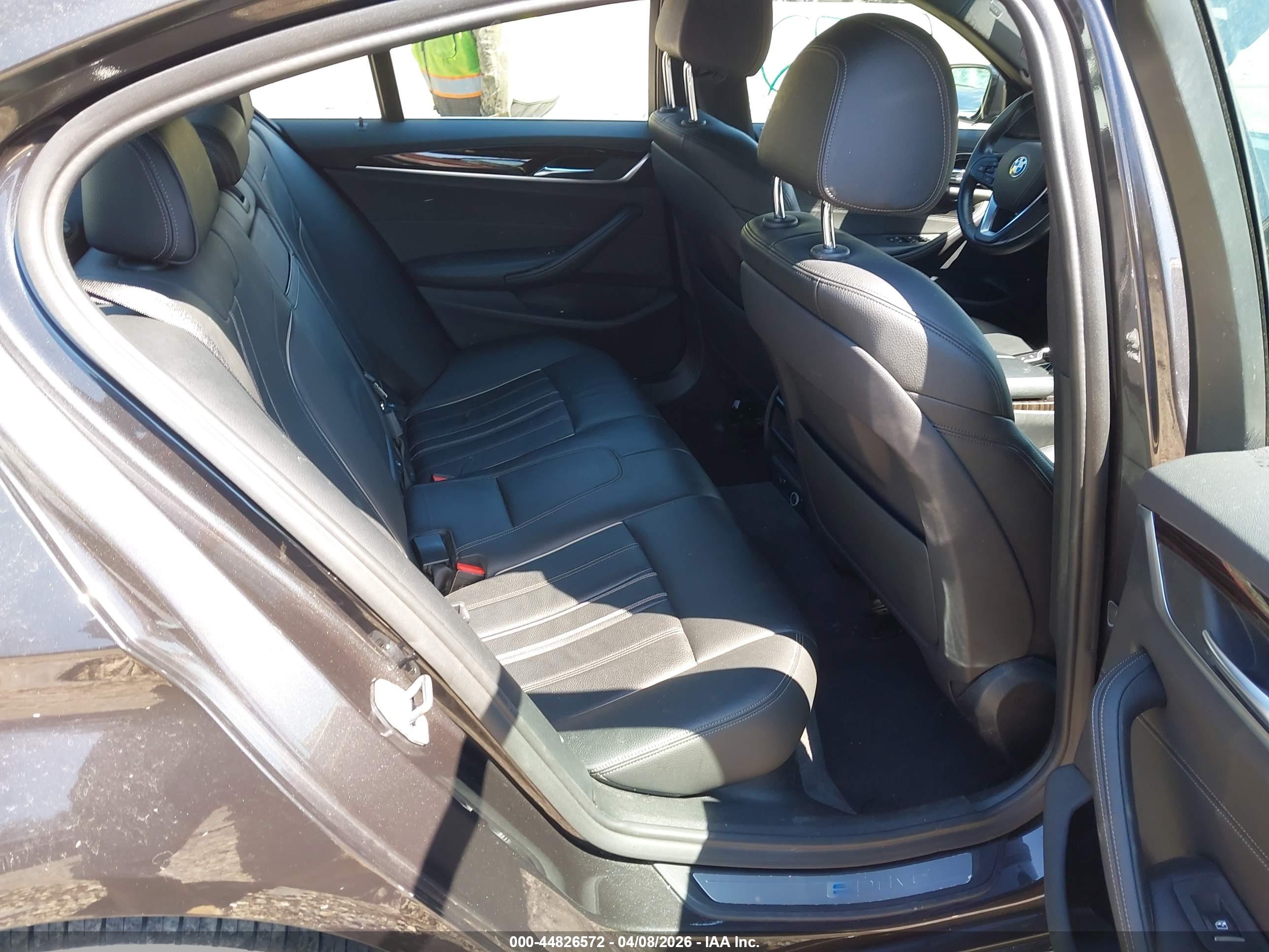 BMW 530E image 8