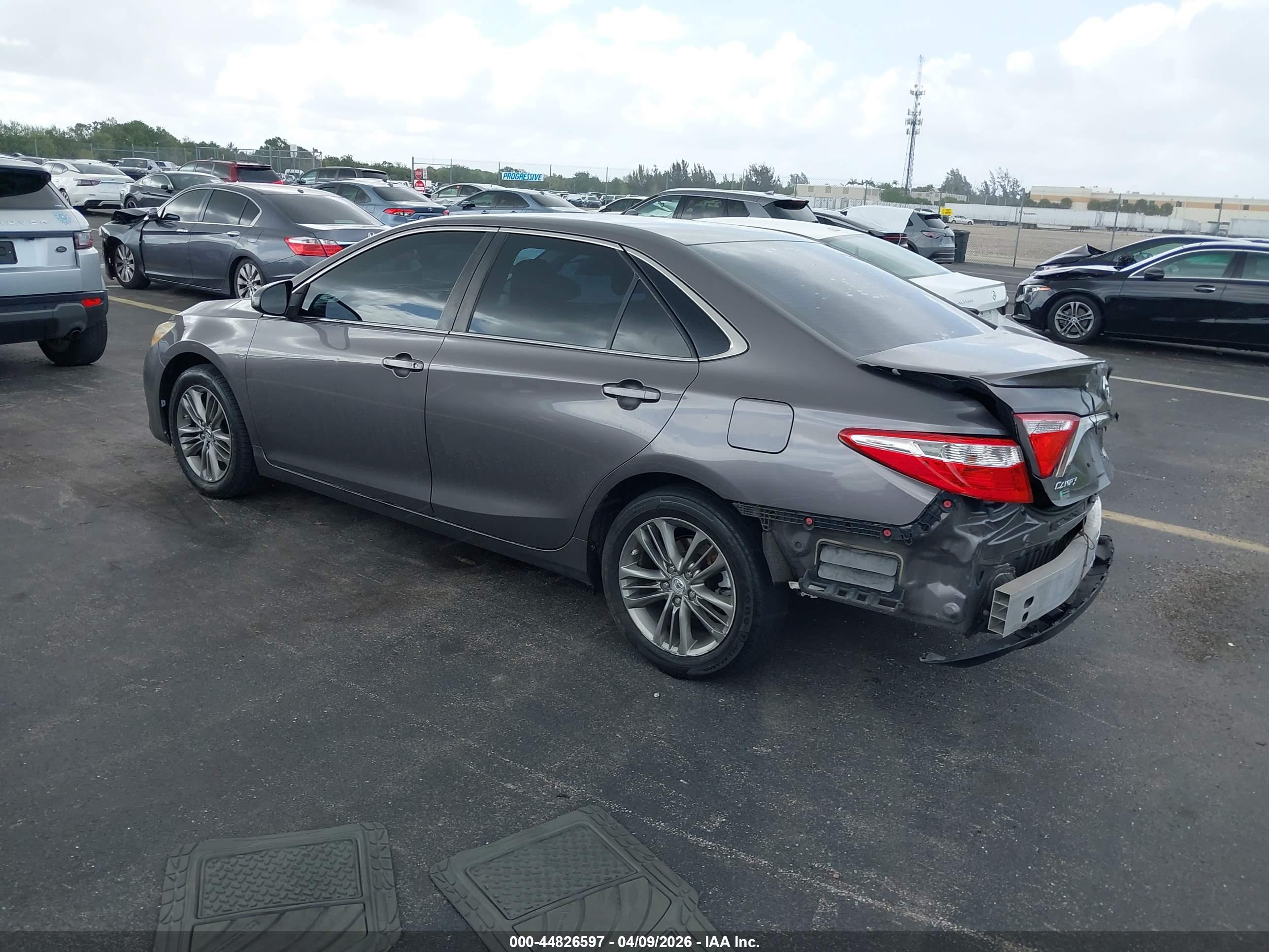 TOYOTA CAMRY image 3