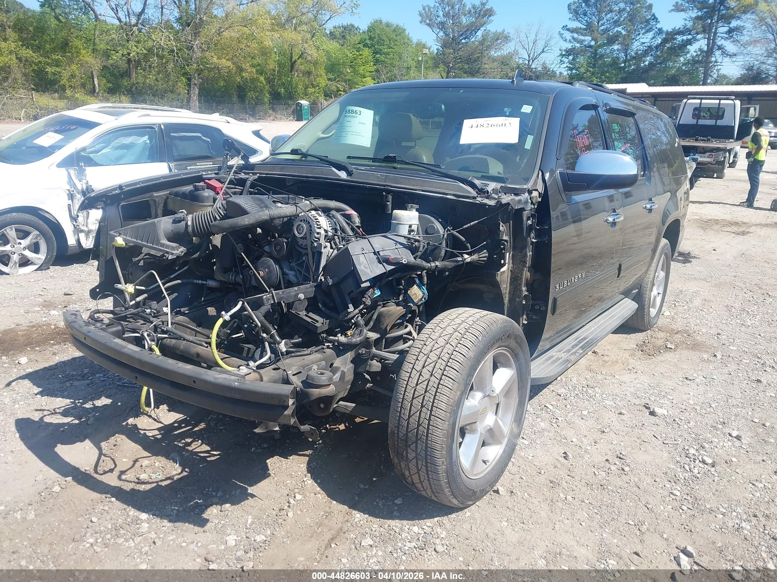 CHEVROLET SUBURBAN image 2