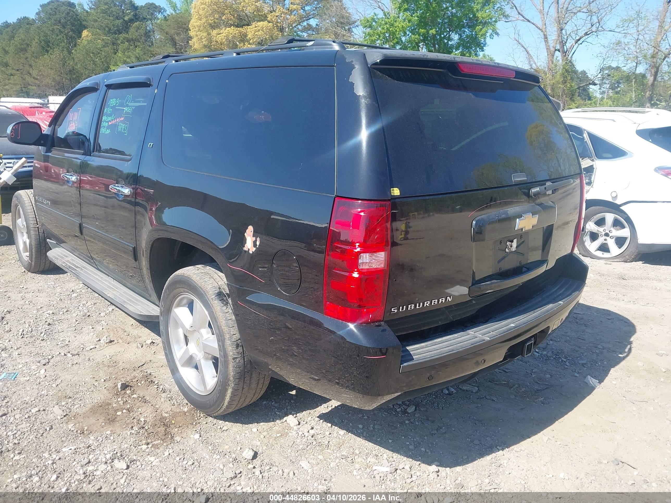 CHEVROLET SUBURBAN image 3