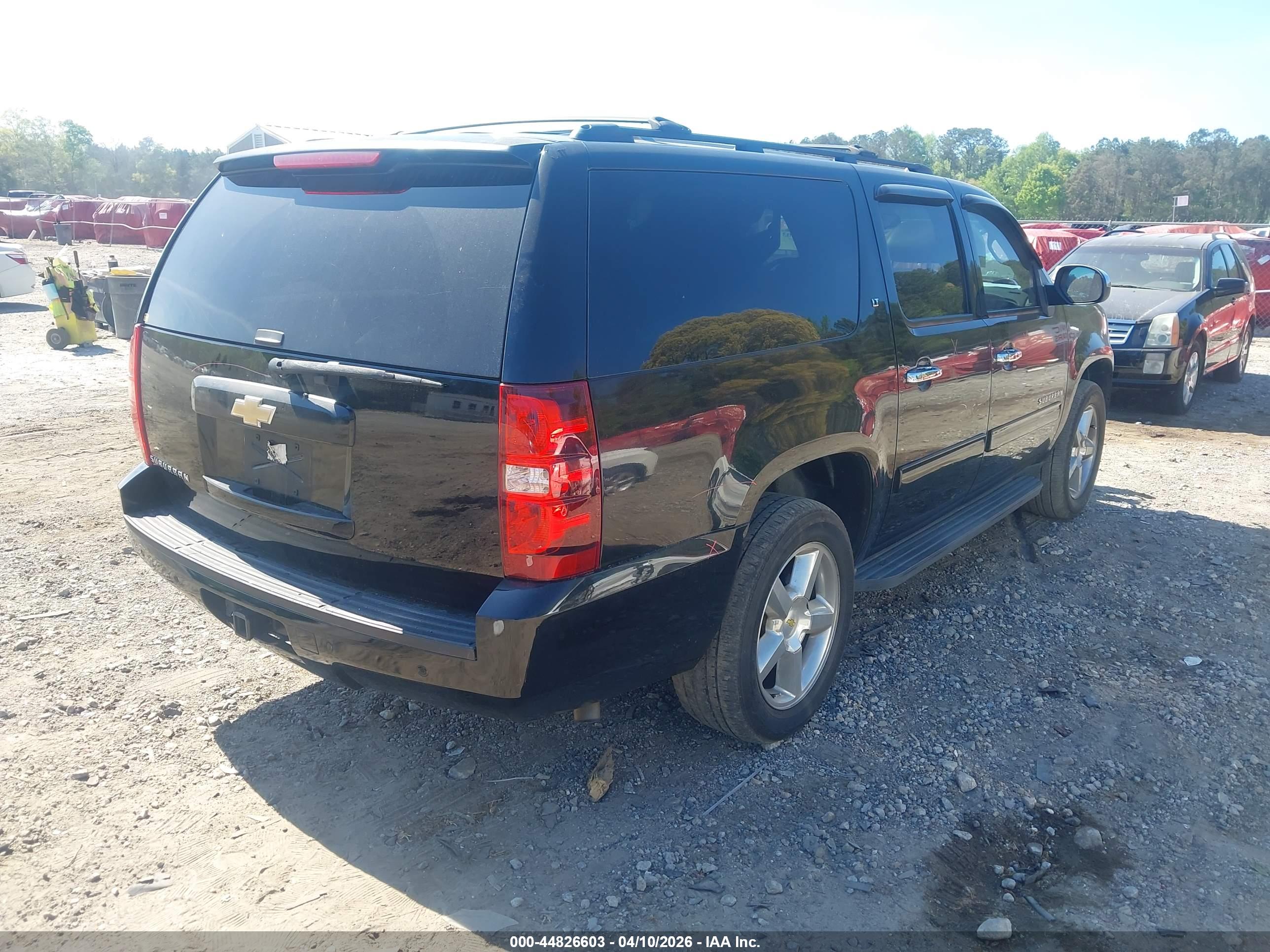 CHEVROLET SUBURBAN image 4