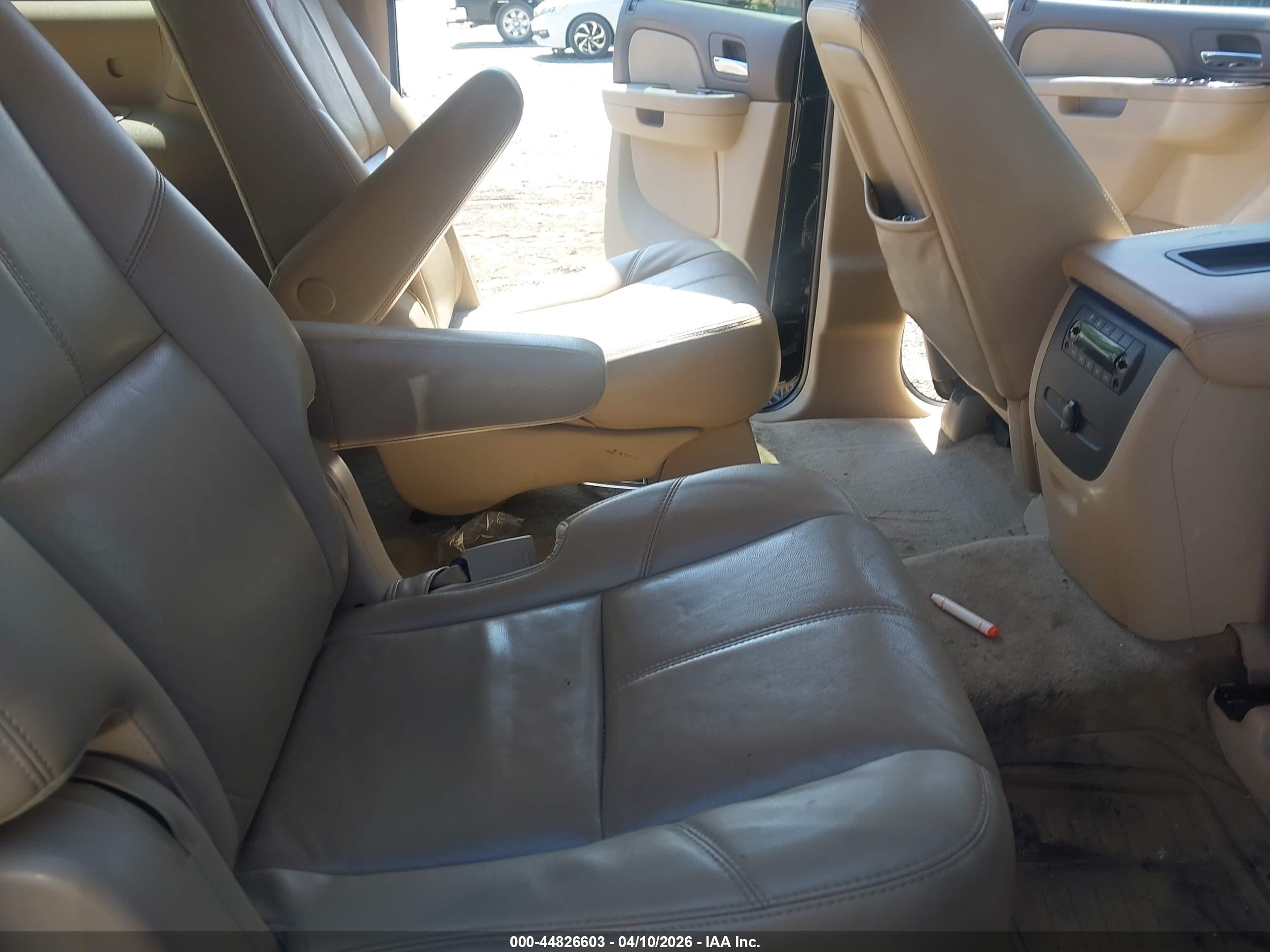 CHEVROLET SUBURBAN image 8