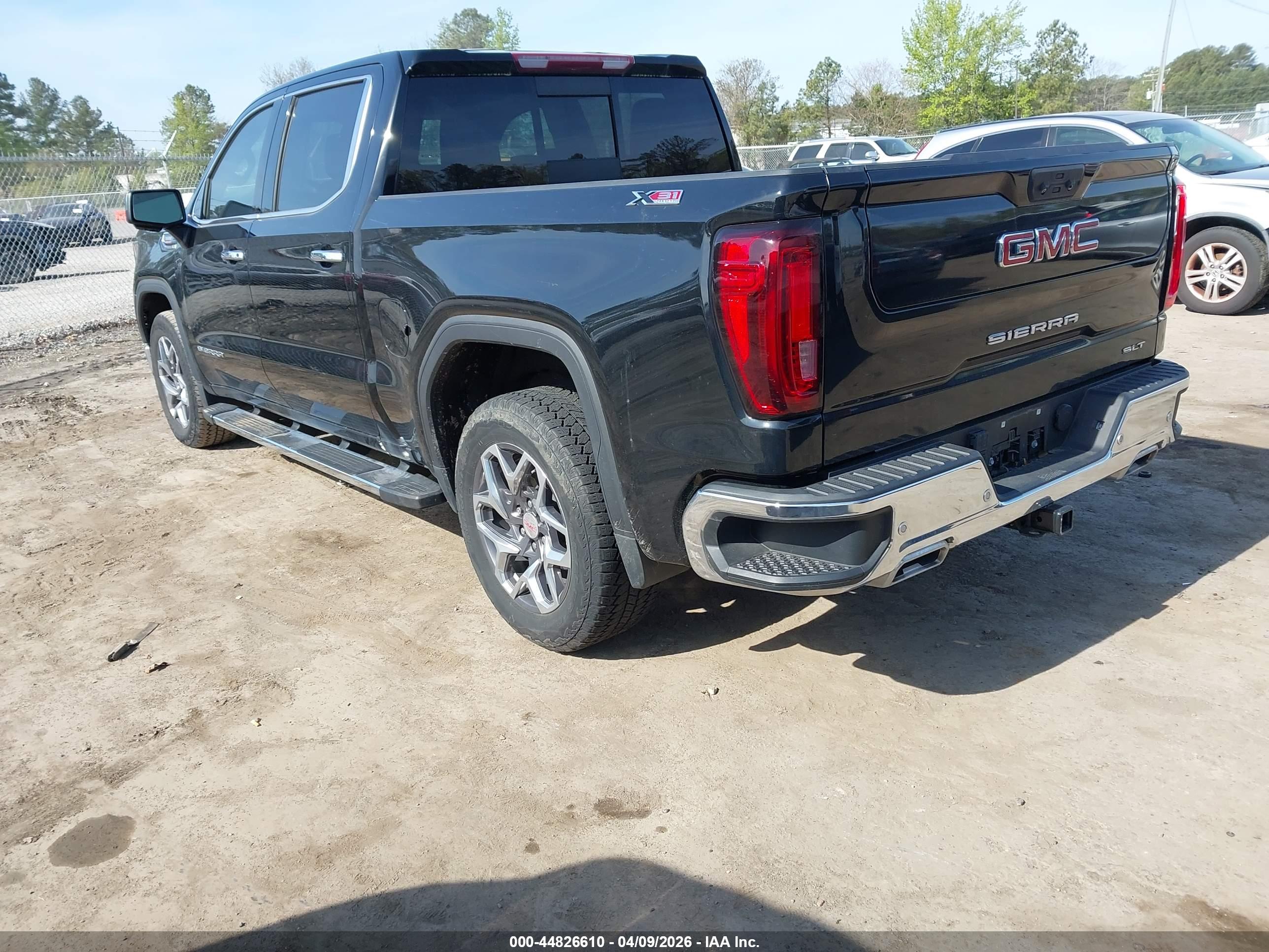 GMC SIERRA image 3