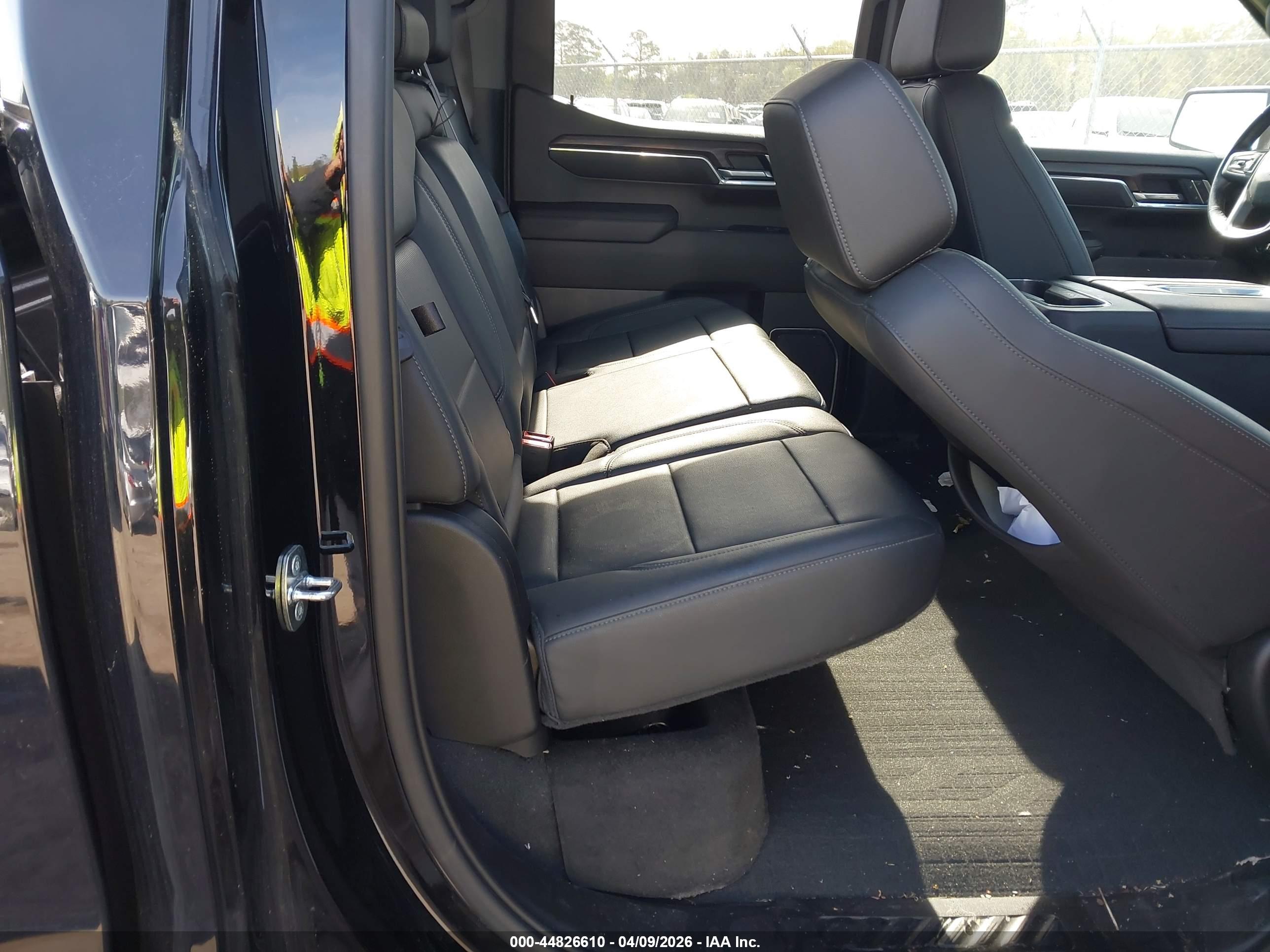 GMC SIERRA image 8