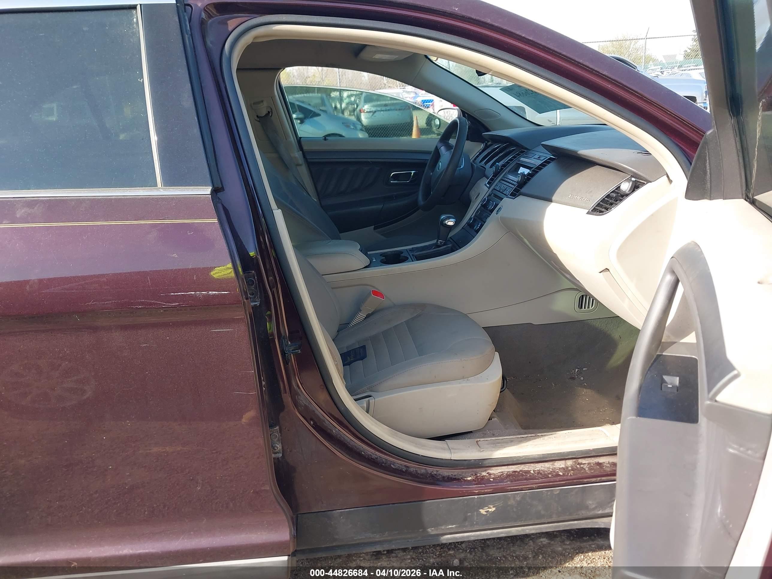FORD TAURUS image 5
