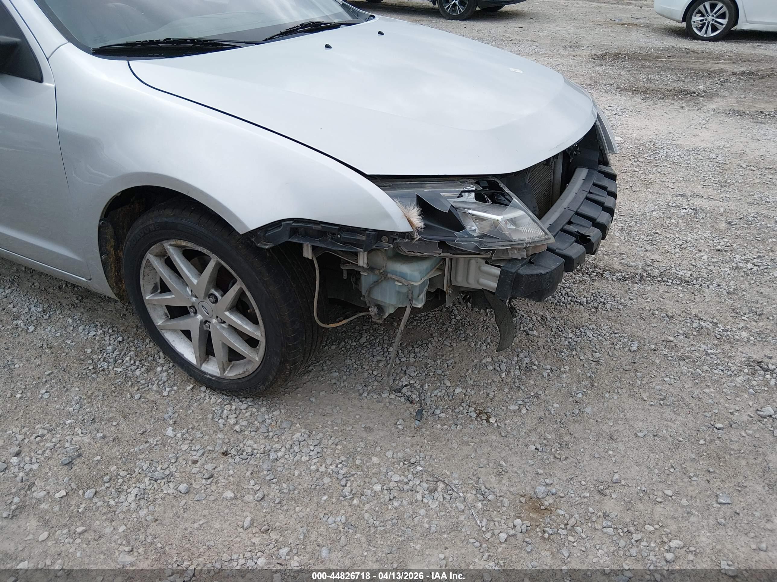 FORD FUSION image 6