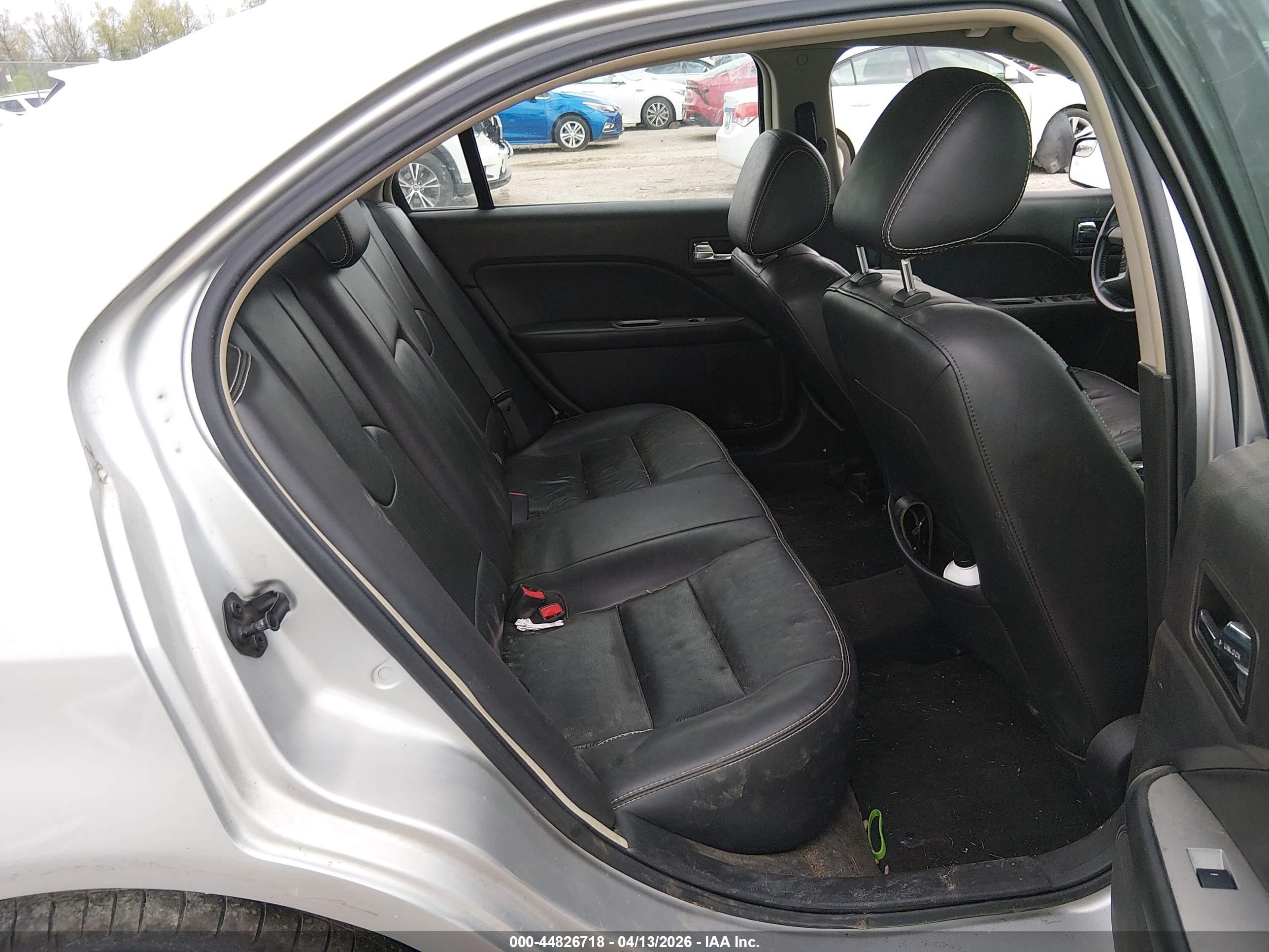 FORD FUSION image 8