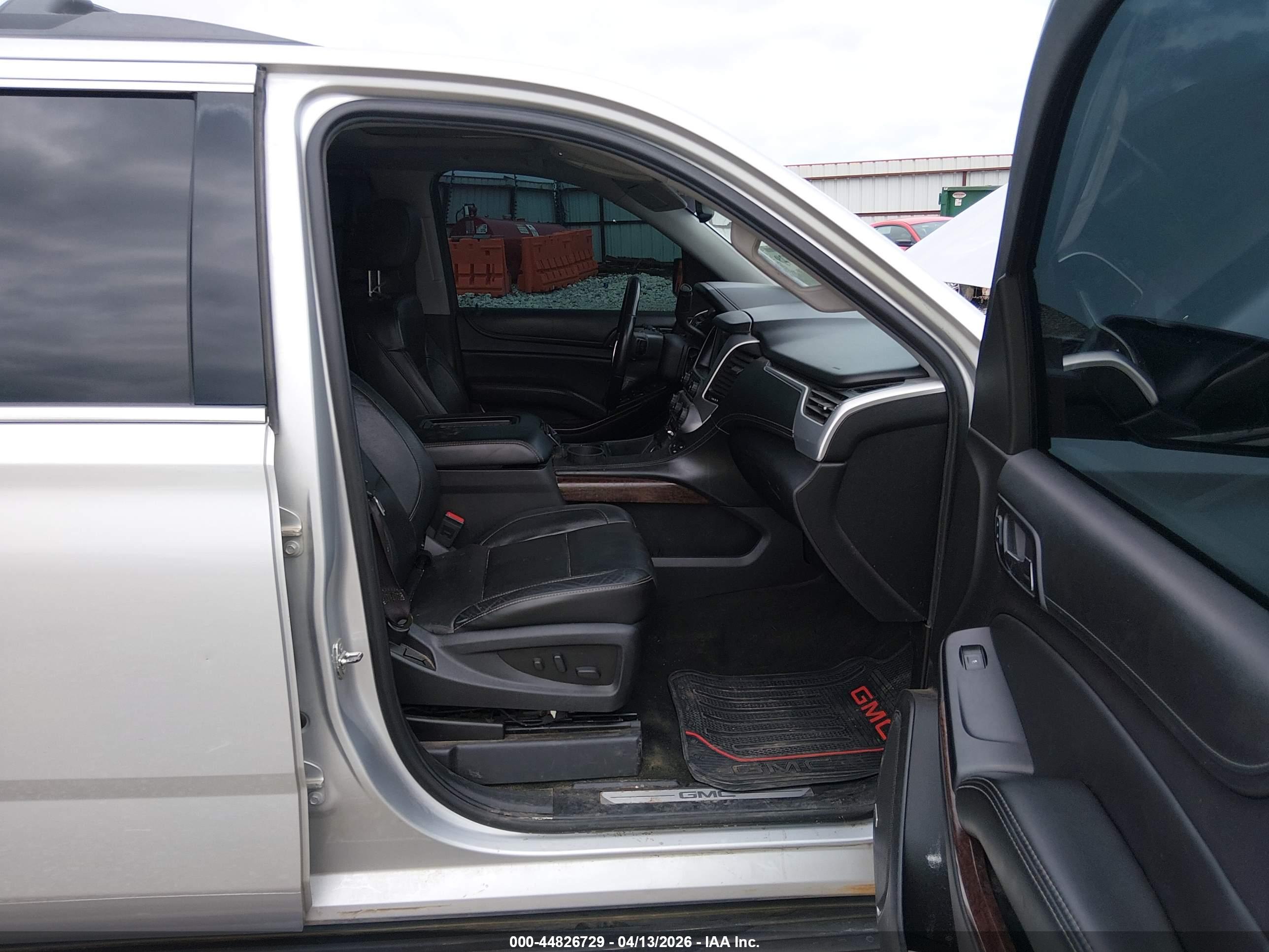 GMC YUKON image 5
