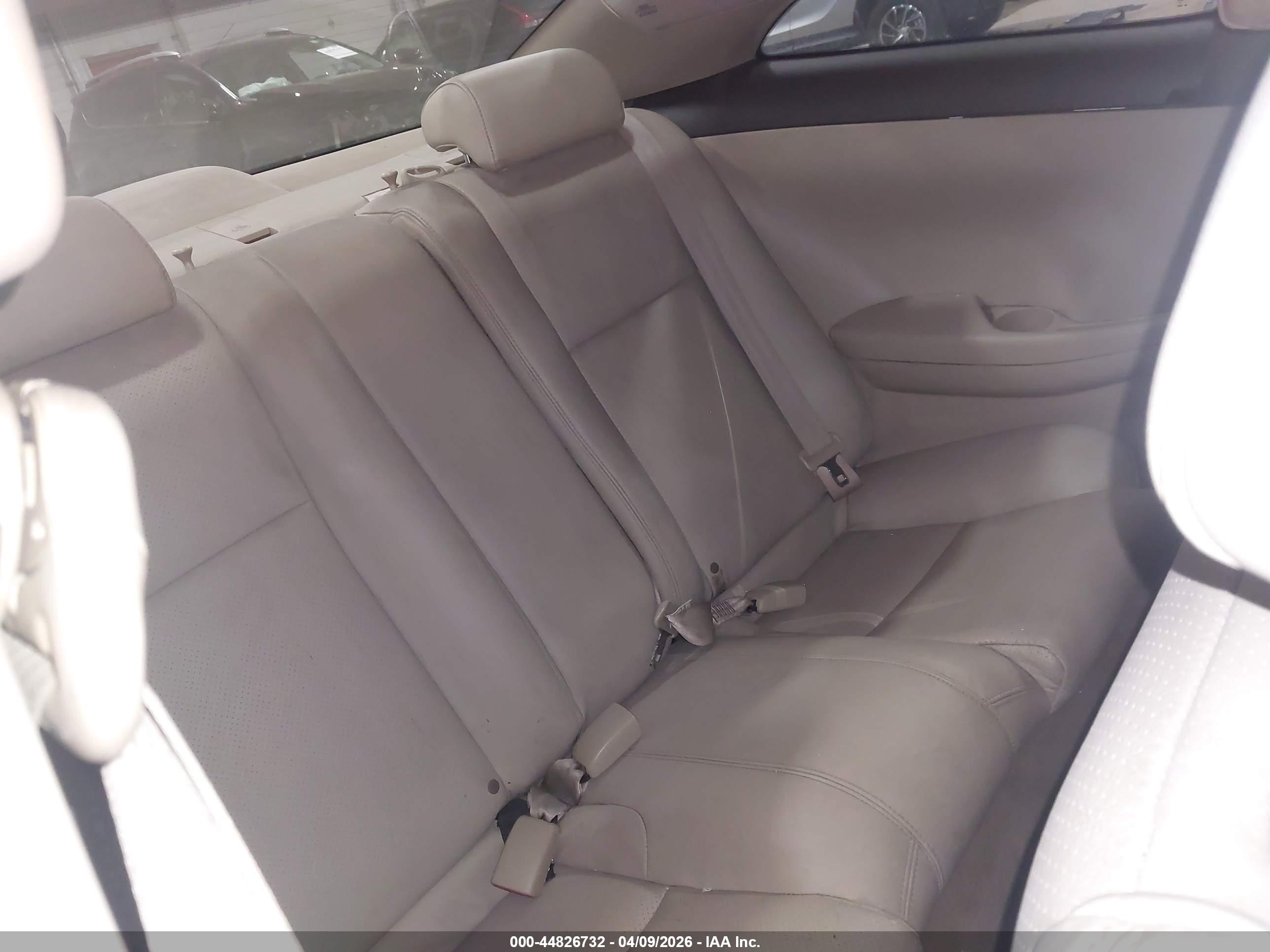 TOYOTA CAMRY image 8