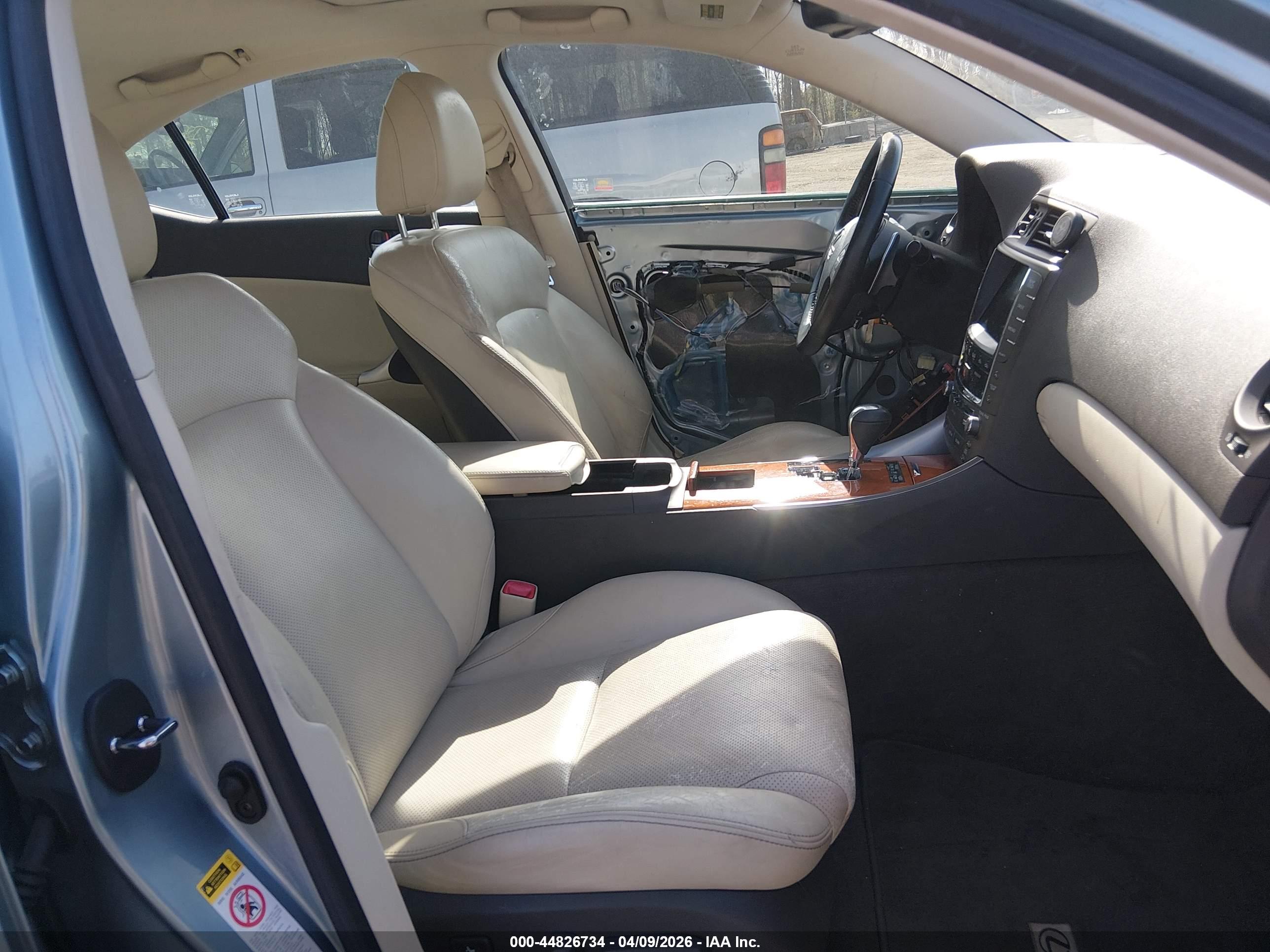 LEXUS IS image 5