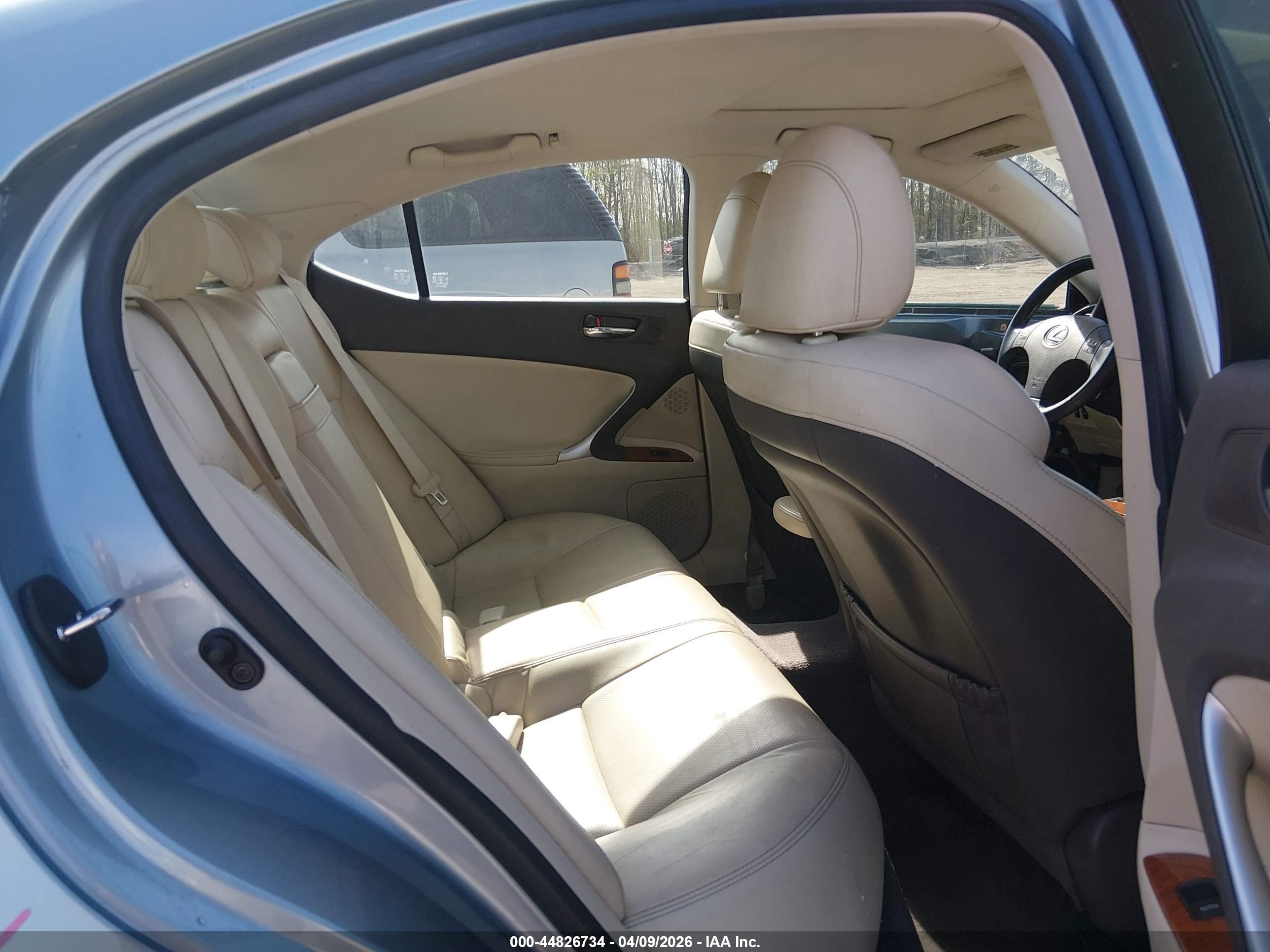 LEXUS IS image 8