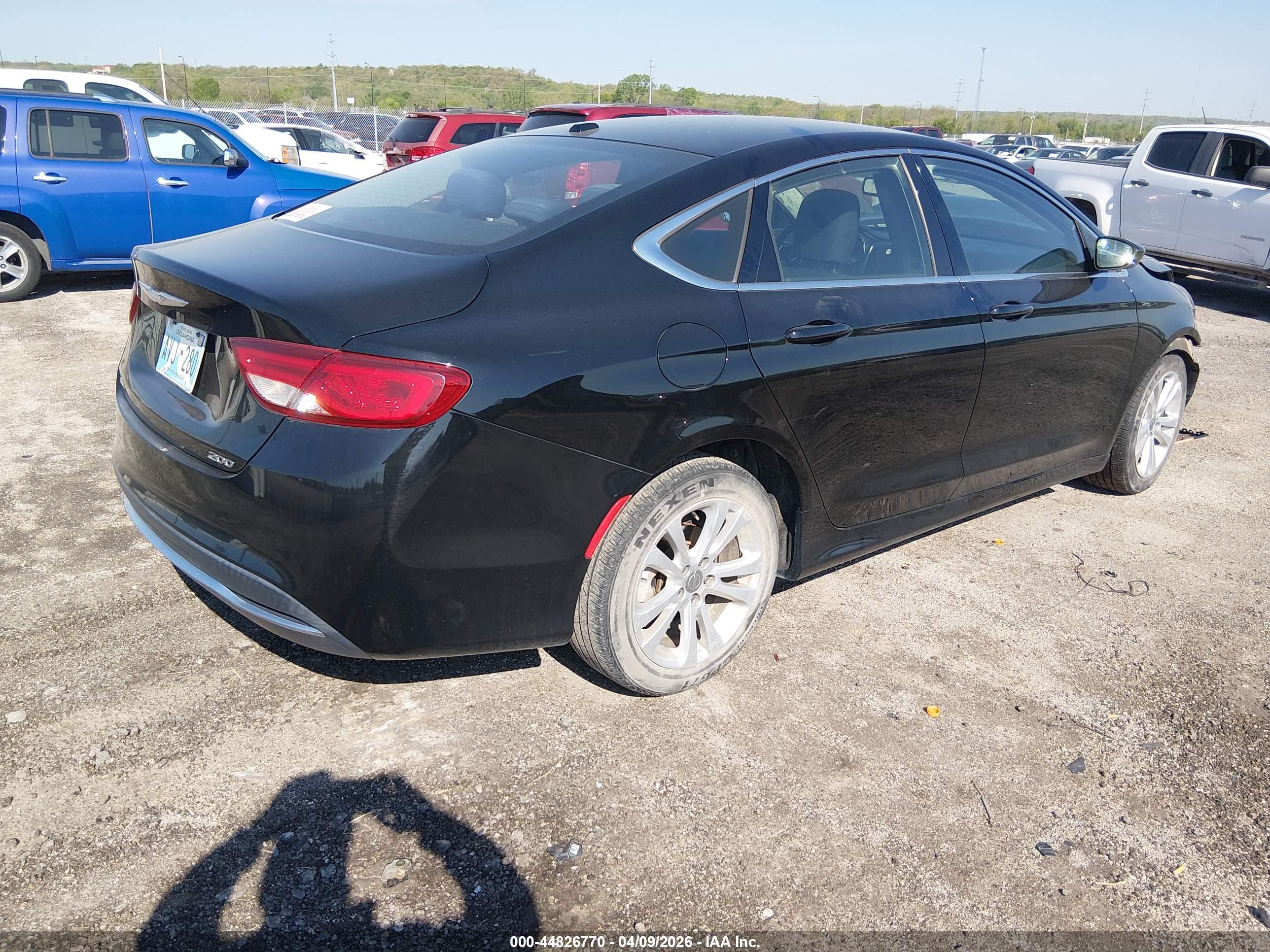 CHRYSLER 200 image 4