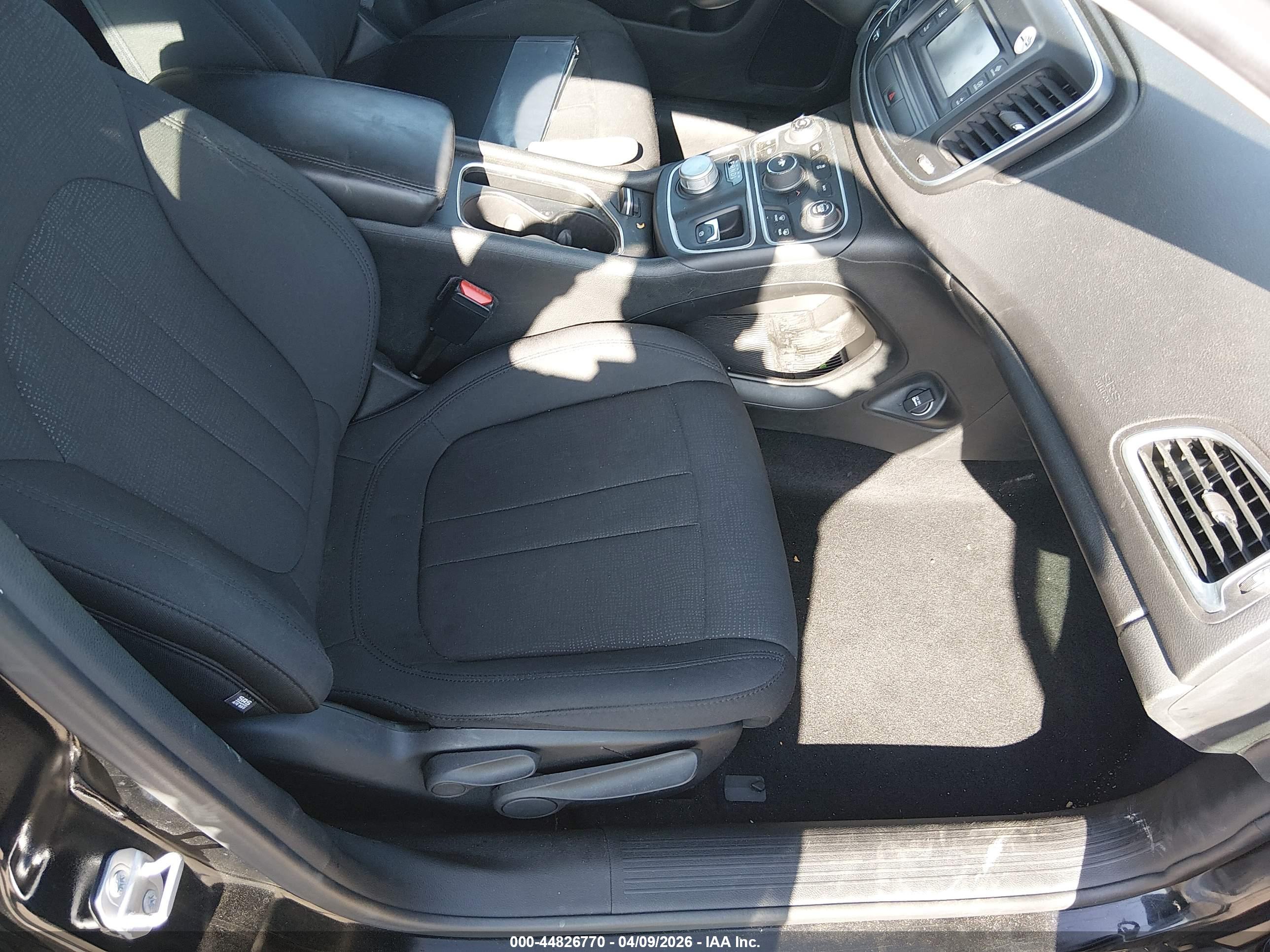 CHRYSLER 200 image 5