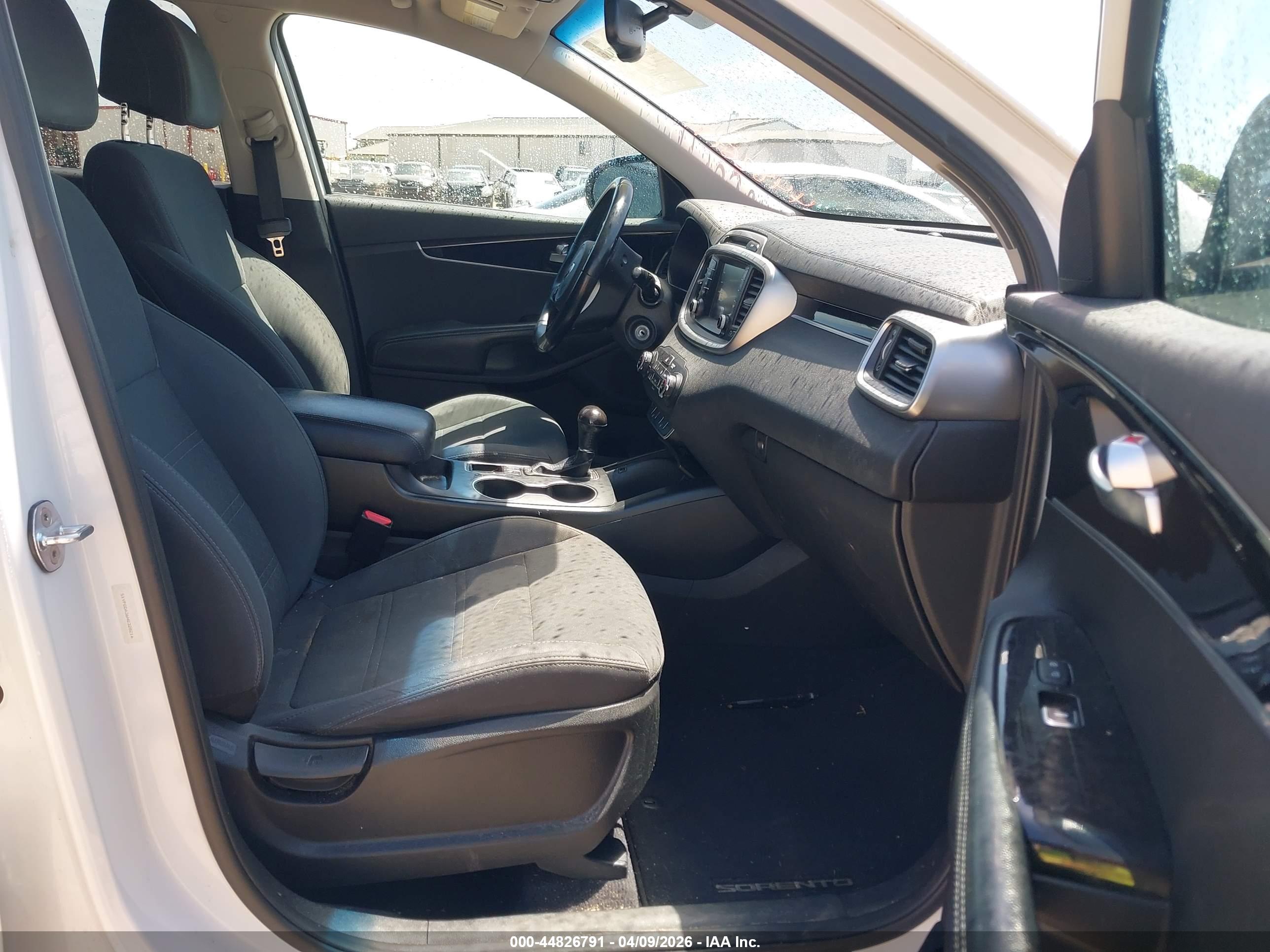 KIA SORENTO image 5