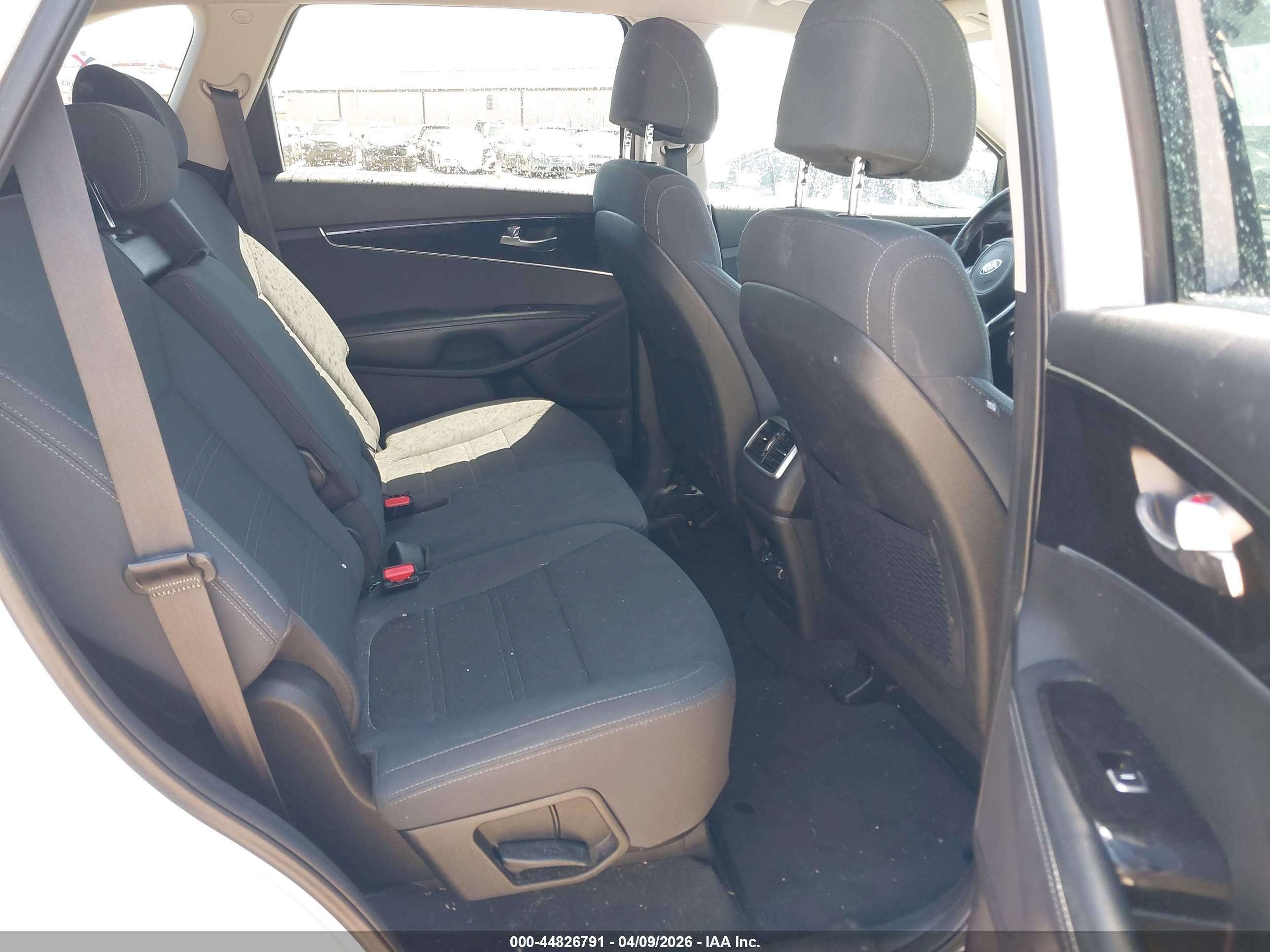 KIA SORENTO image 8