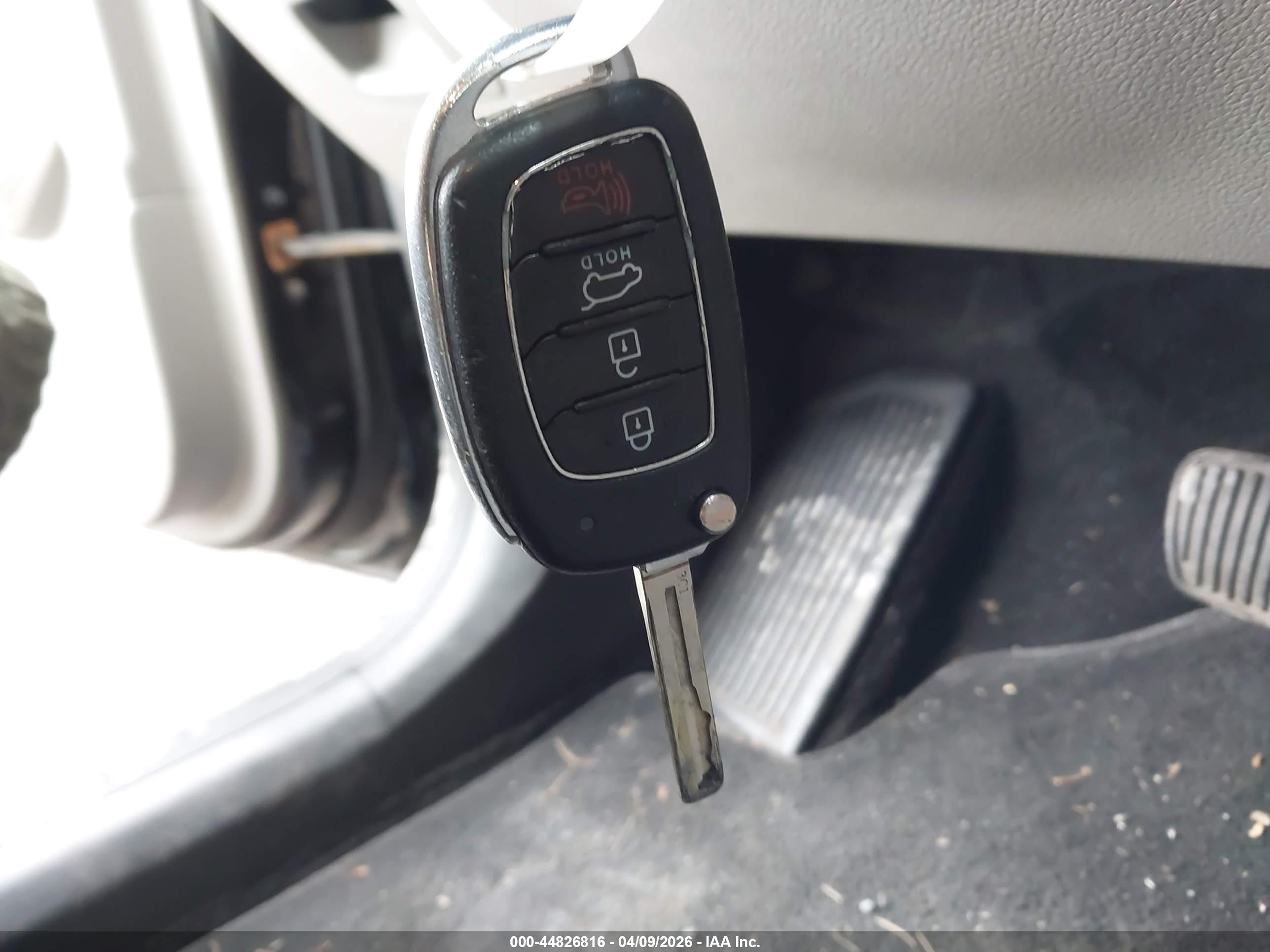 HYUNDAI TUCSON image 11