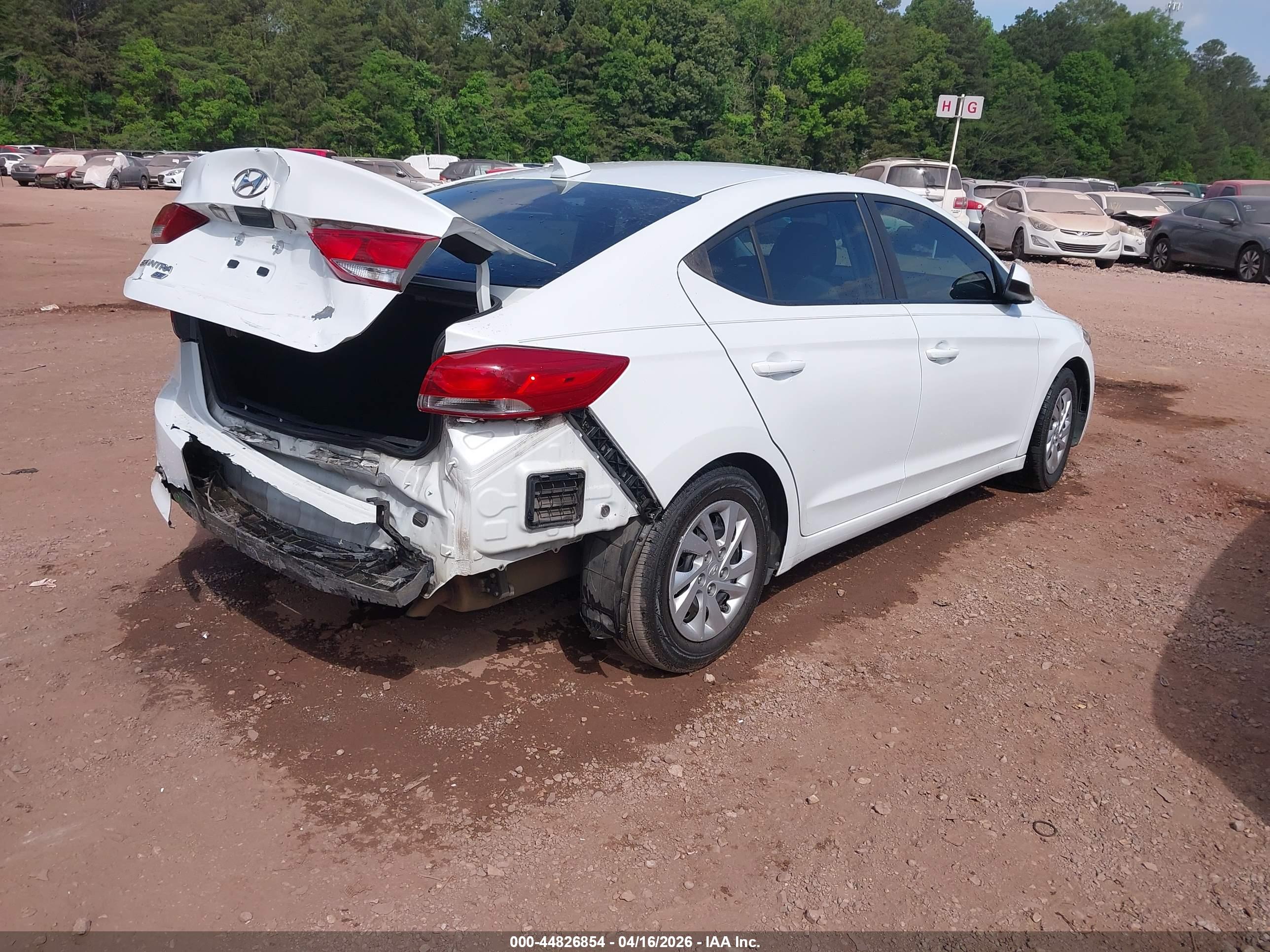 HYUNDAI ELANTRA image 4