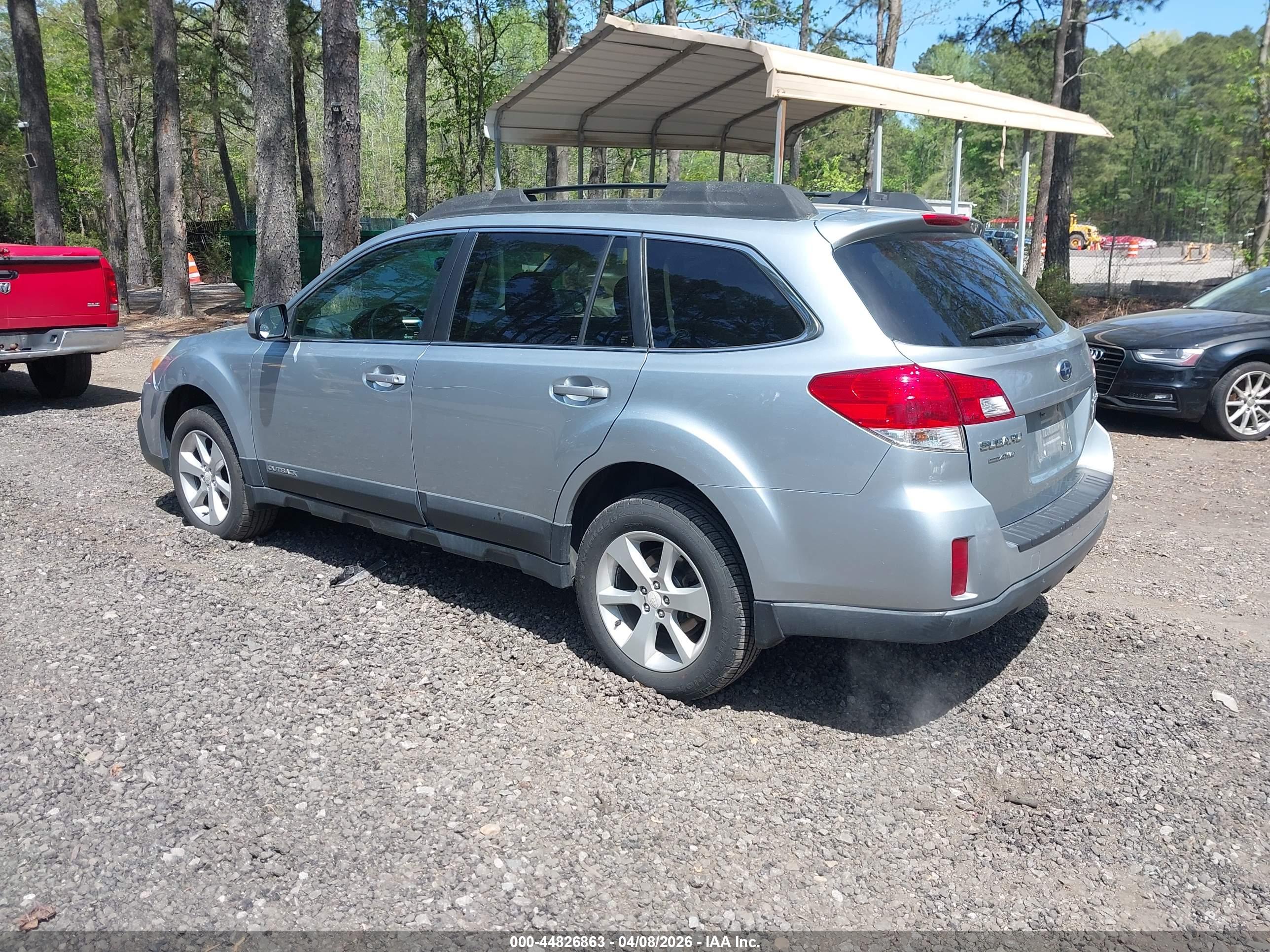 SUBARU OUTBACK image 3
