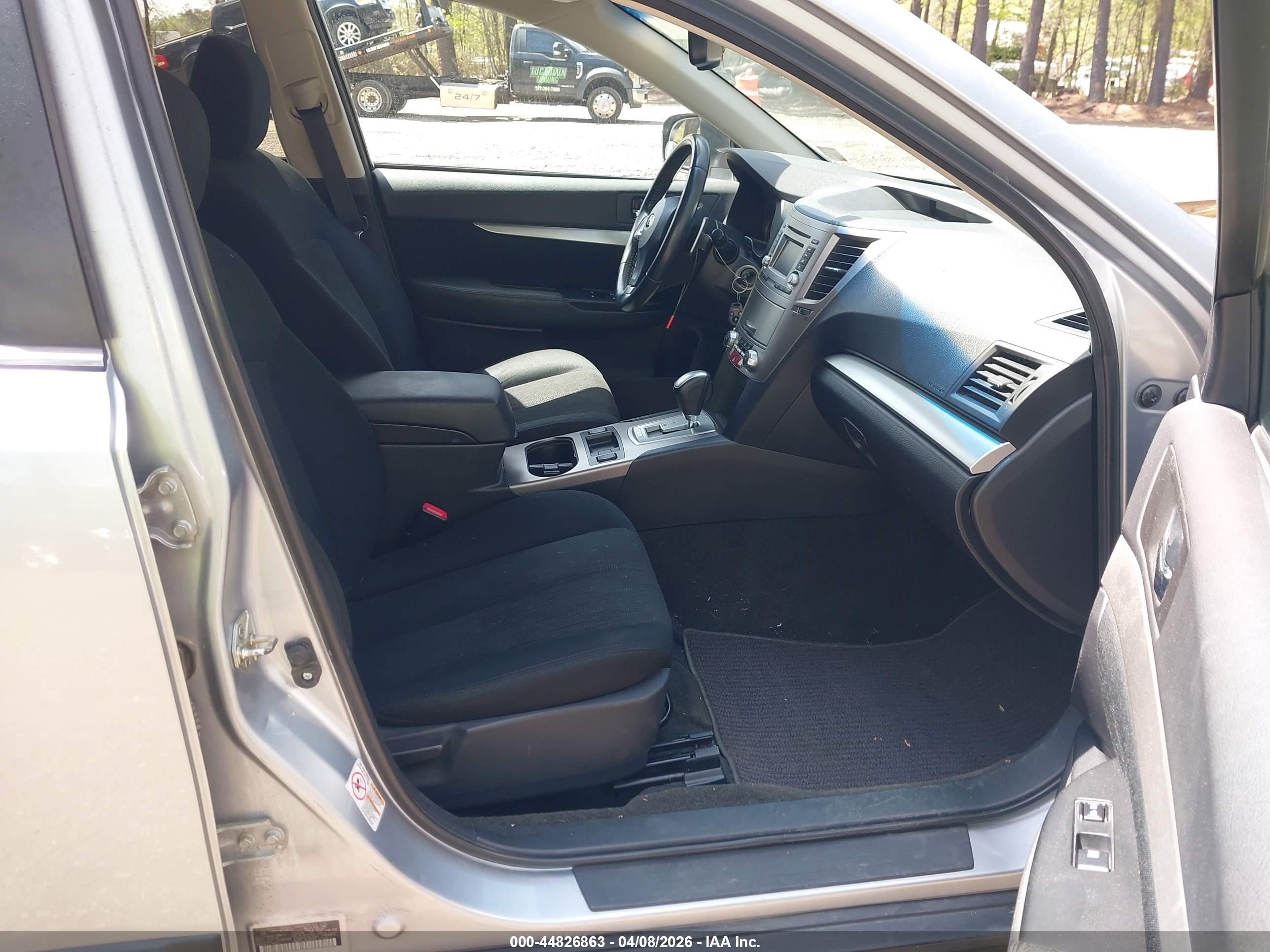 SUBARU OUTBACK image 5