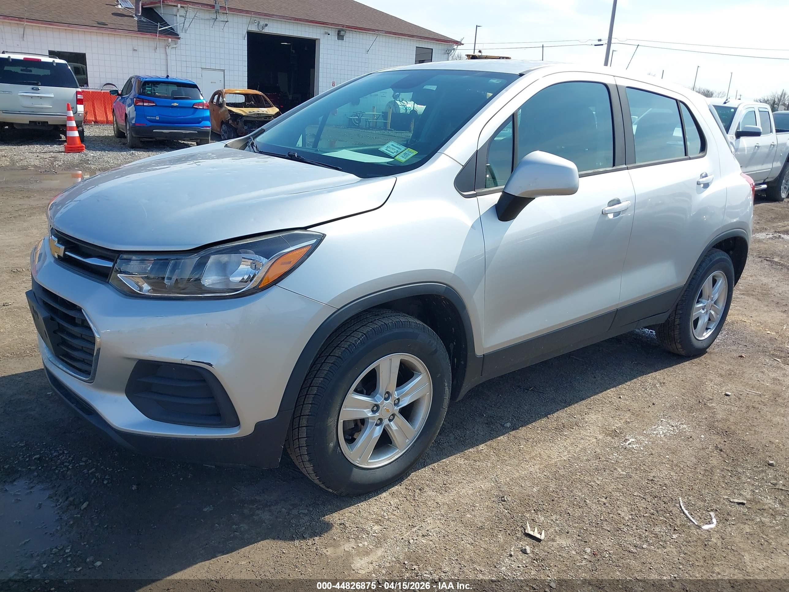 CHEVROLET TRAX image 2