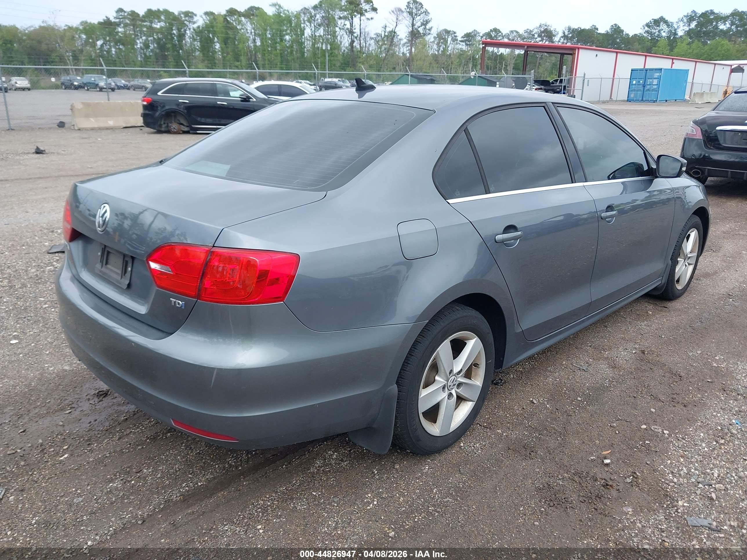 VOLKSWAGEN JETTA image 4