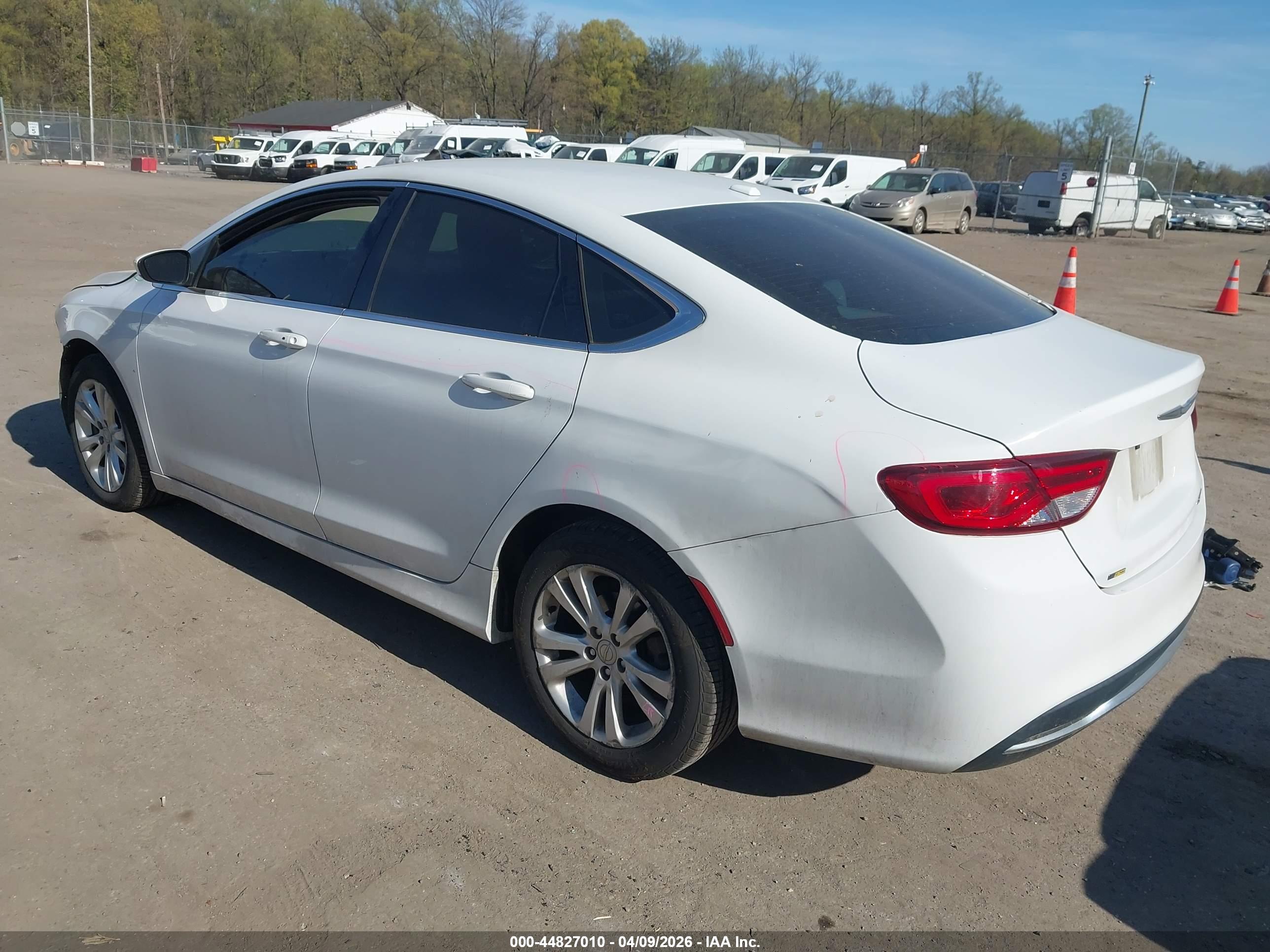 CHRYSLER 200 image 3