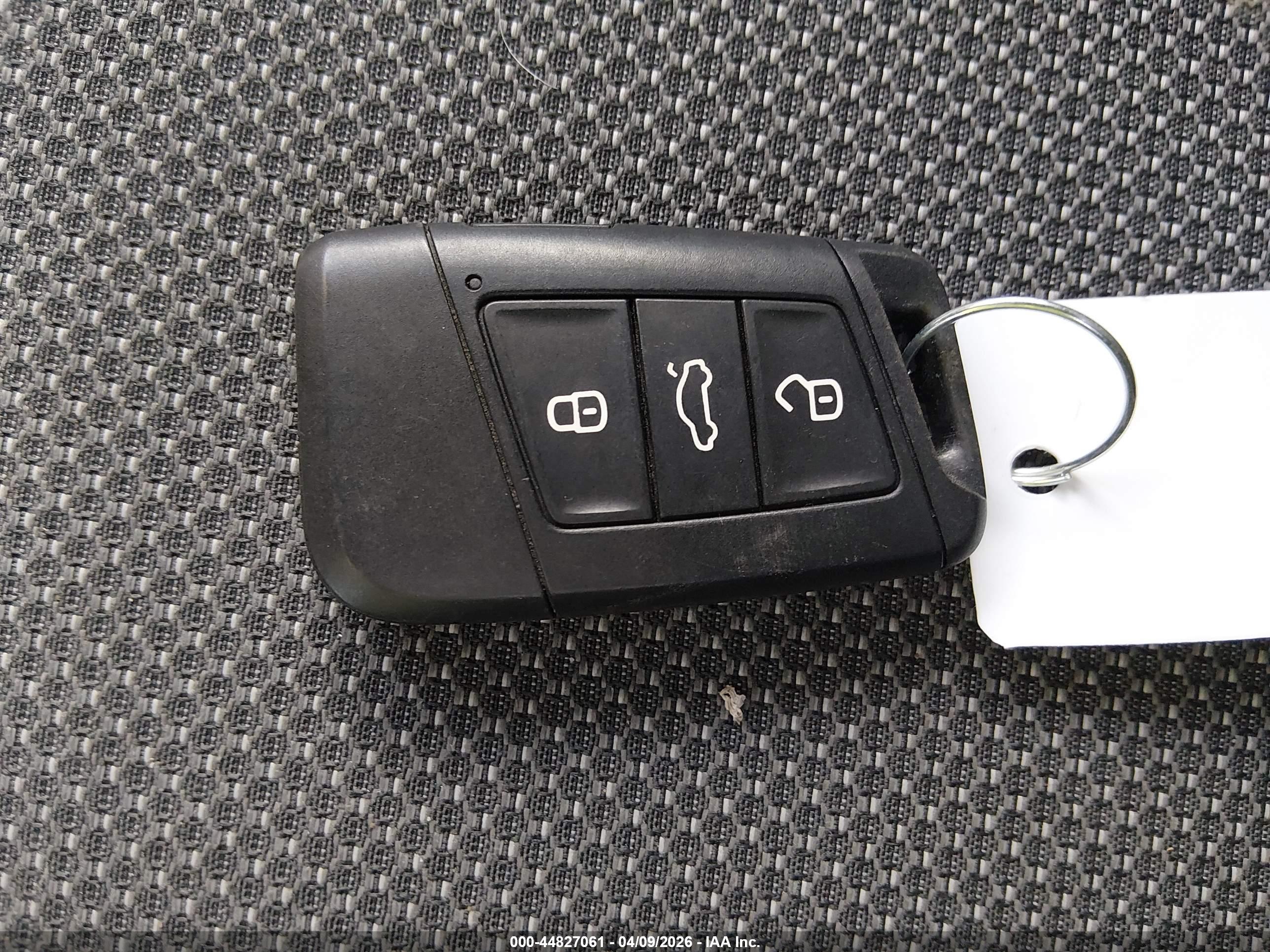 VOLKSWAGEN TAOS image 11