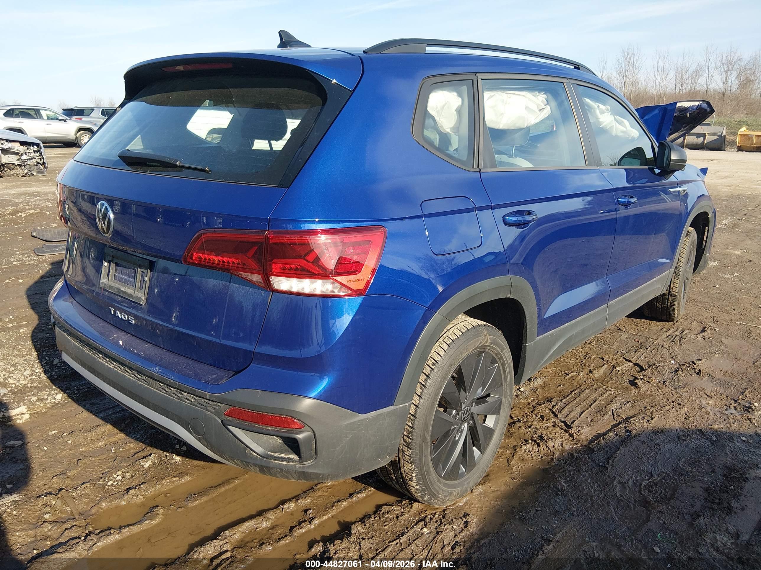 VOLKSWAGEN TAOS image 4