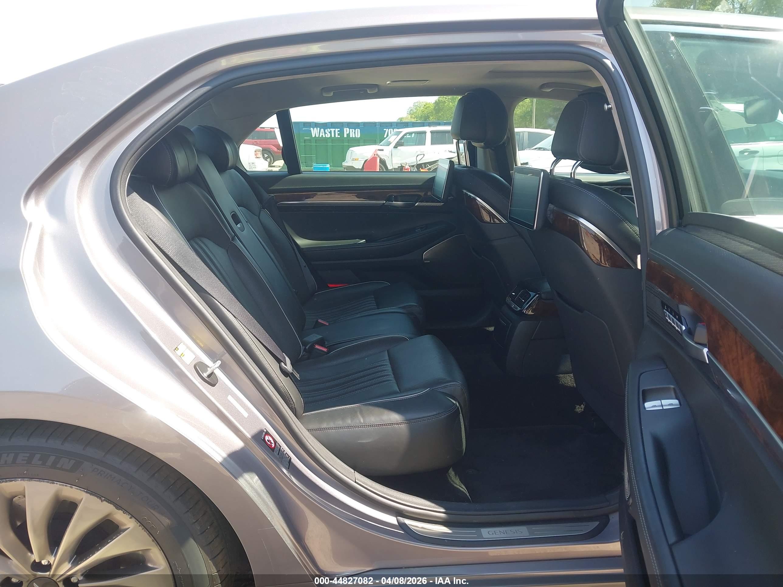 GENESIS G90 image 8