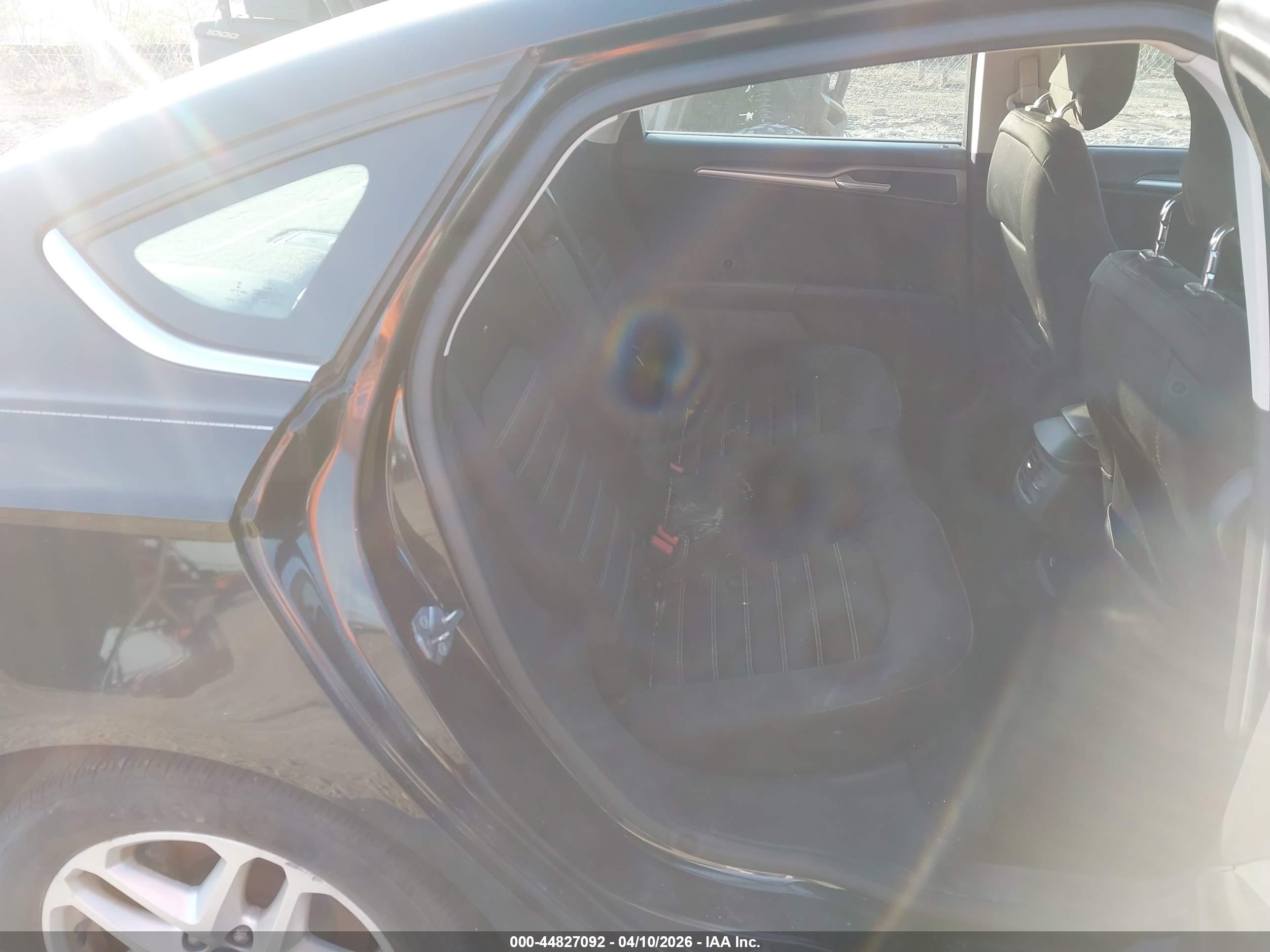 FORD FUSION image 8