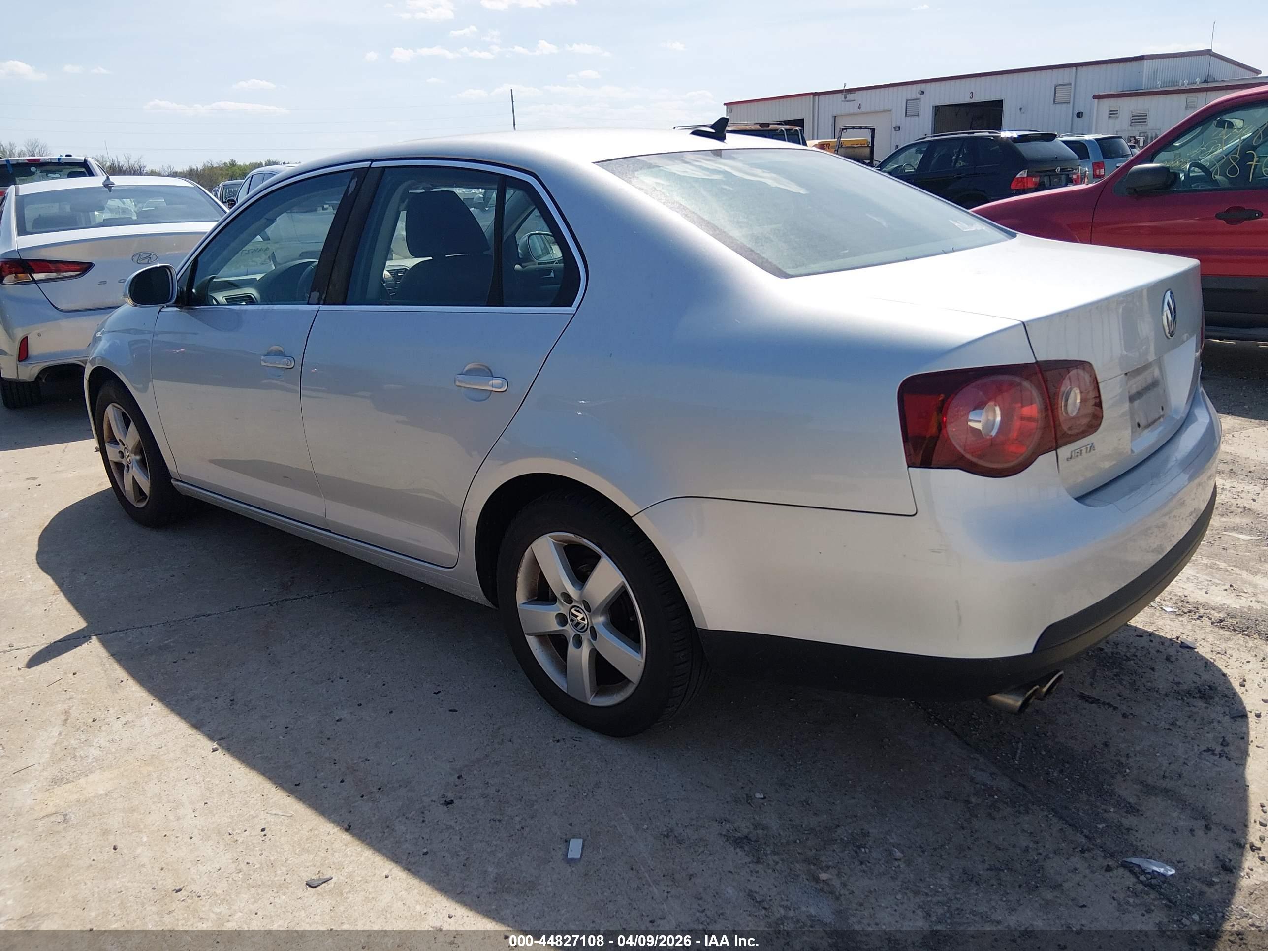 VOLKSWAGEN JETTA image 3