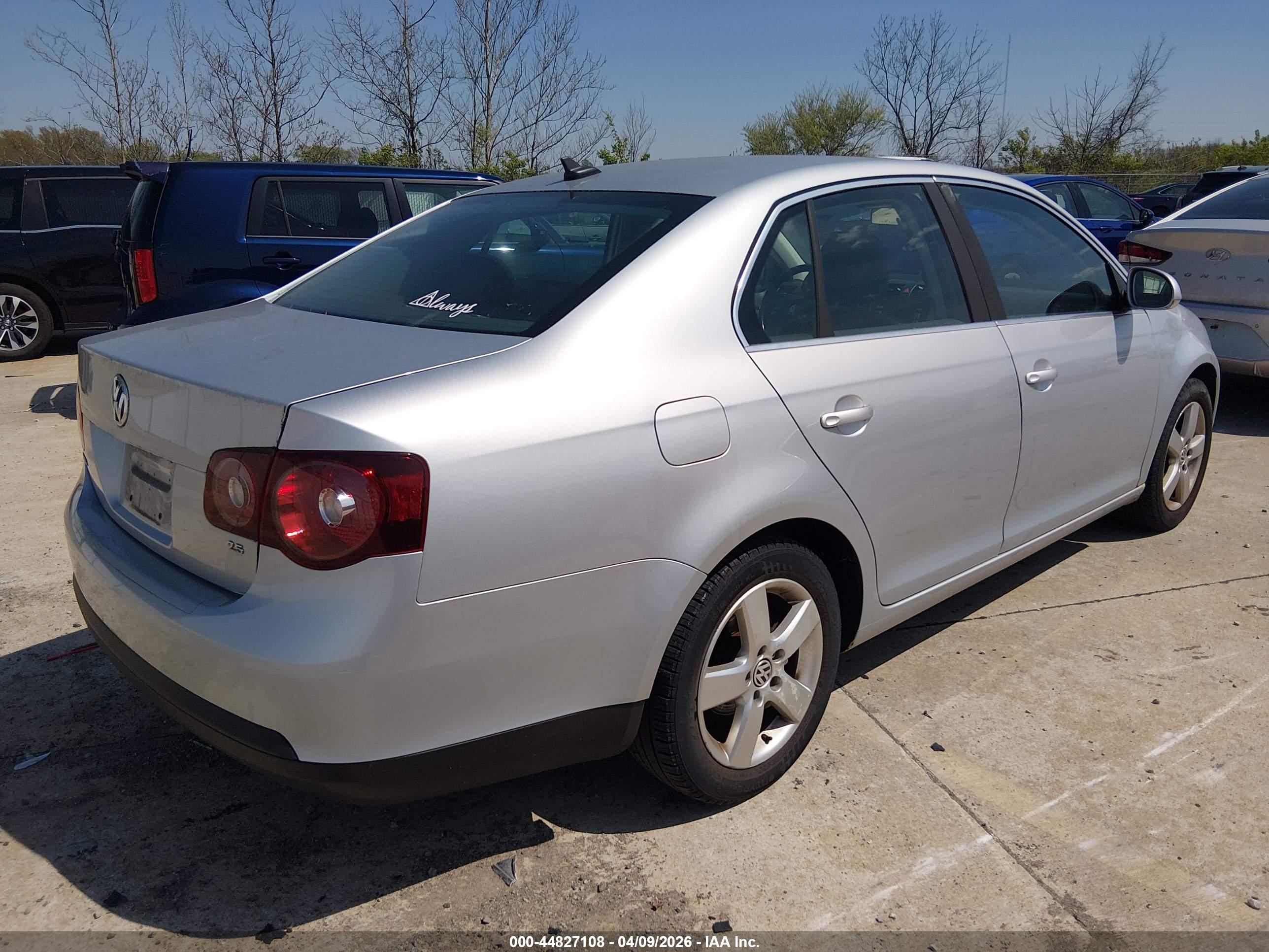 VOLKSWAGEN JETTA image 4