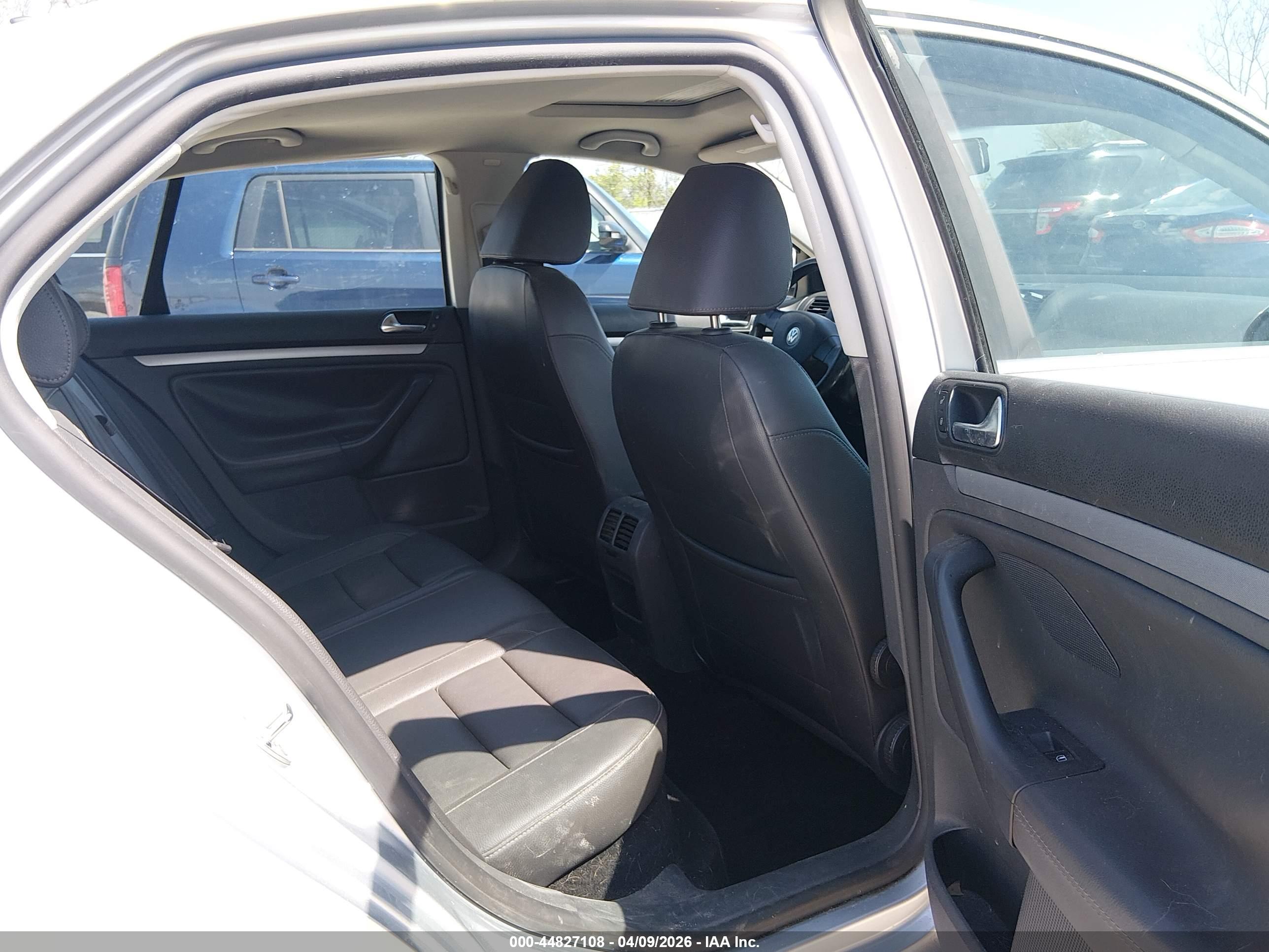 VOLKSWAGEN JETTA image 8