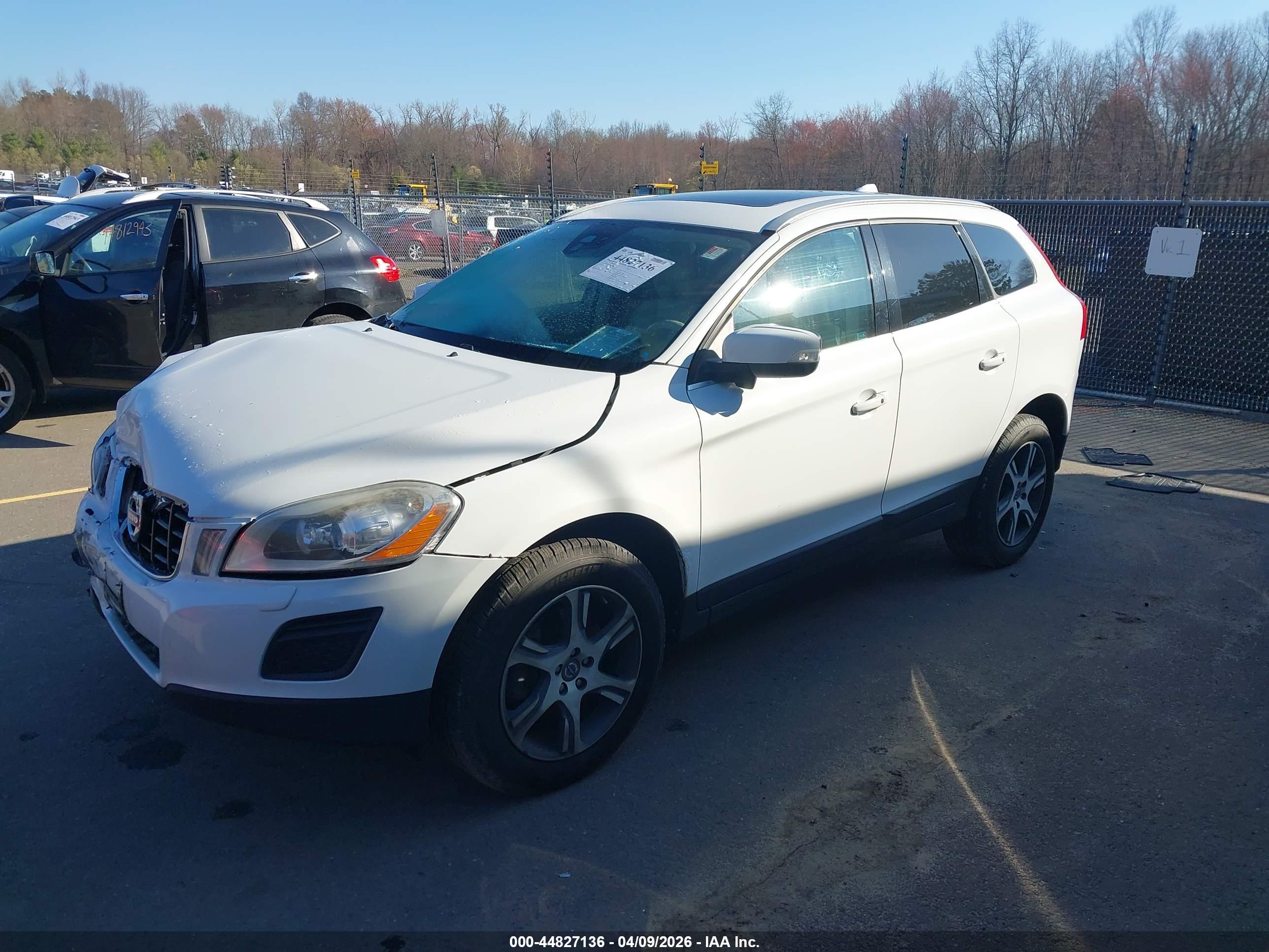 VOLVO XC60 image 2