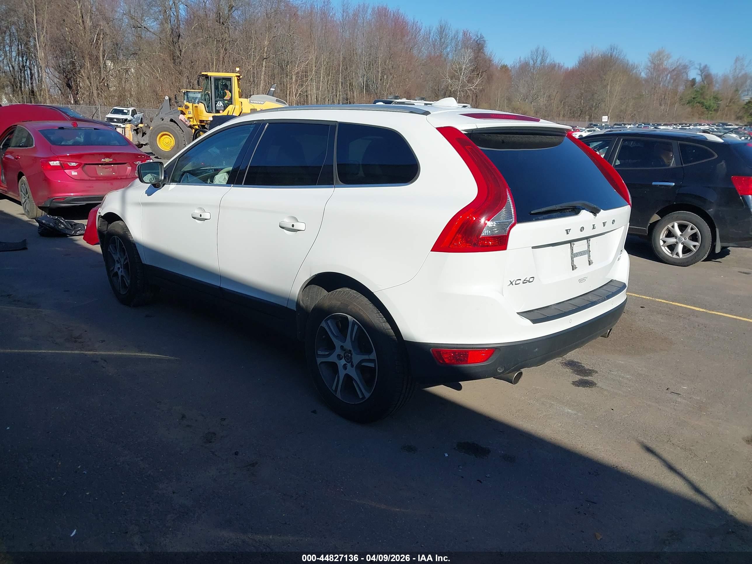 VOLVO XC60 image 3