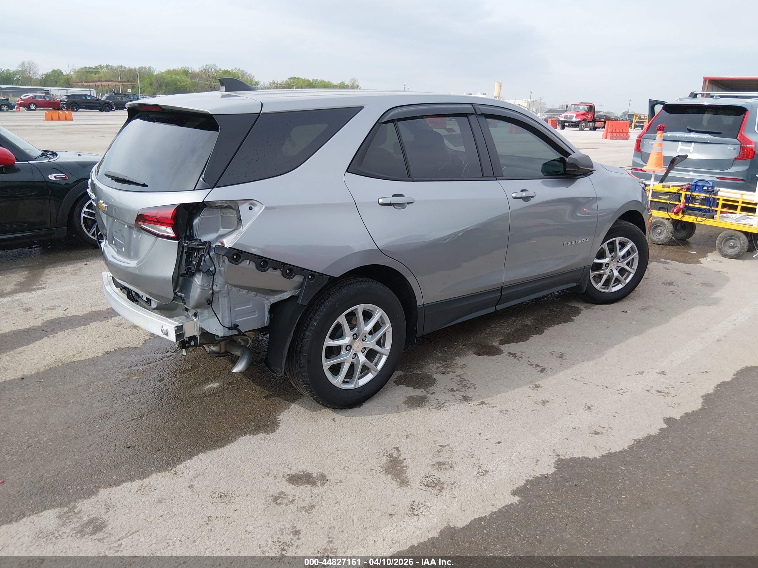 CHEVROLET EQUINOX image 4