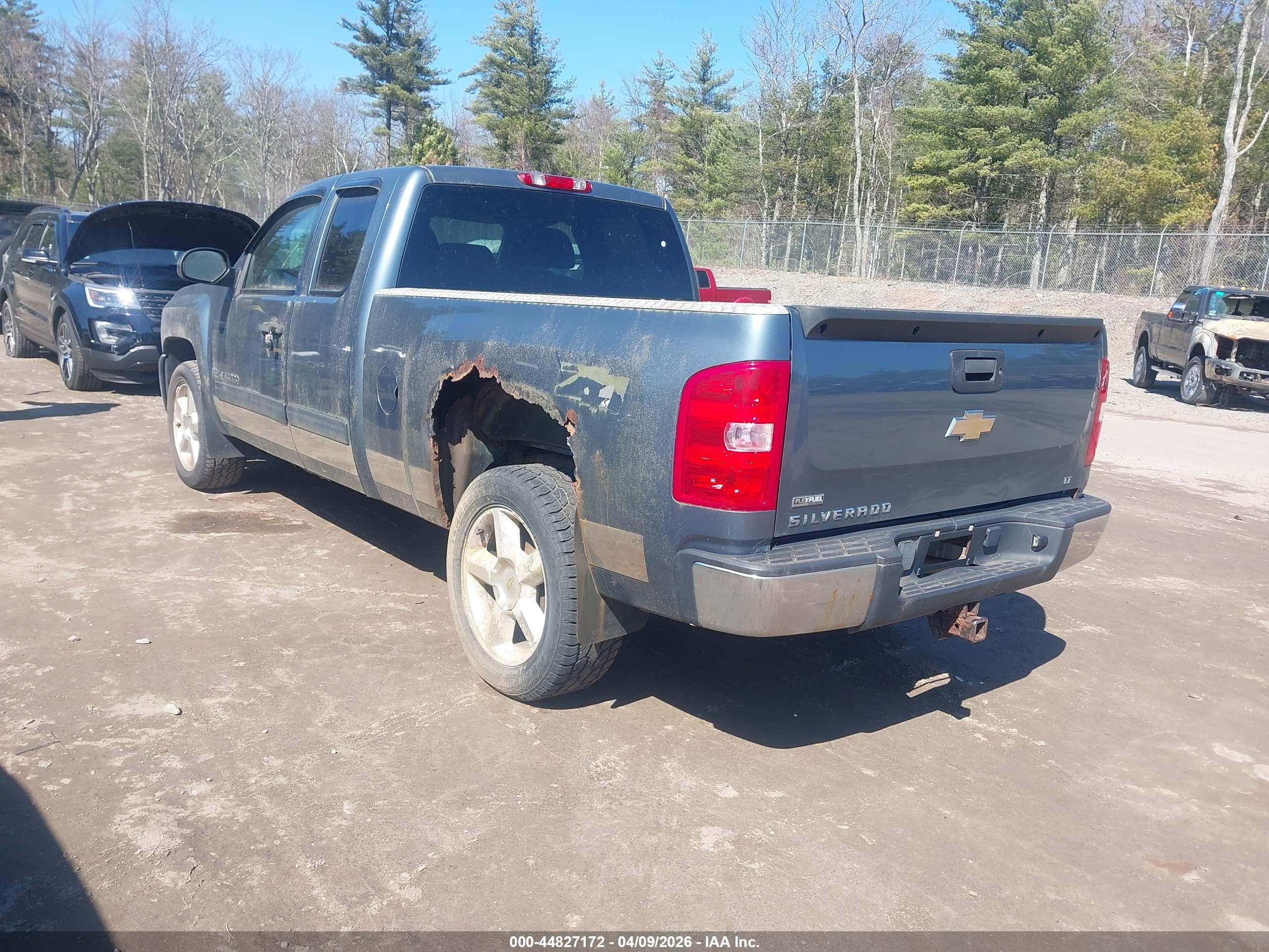 CHEVROLET SILVERADO image 3