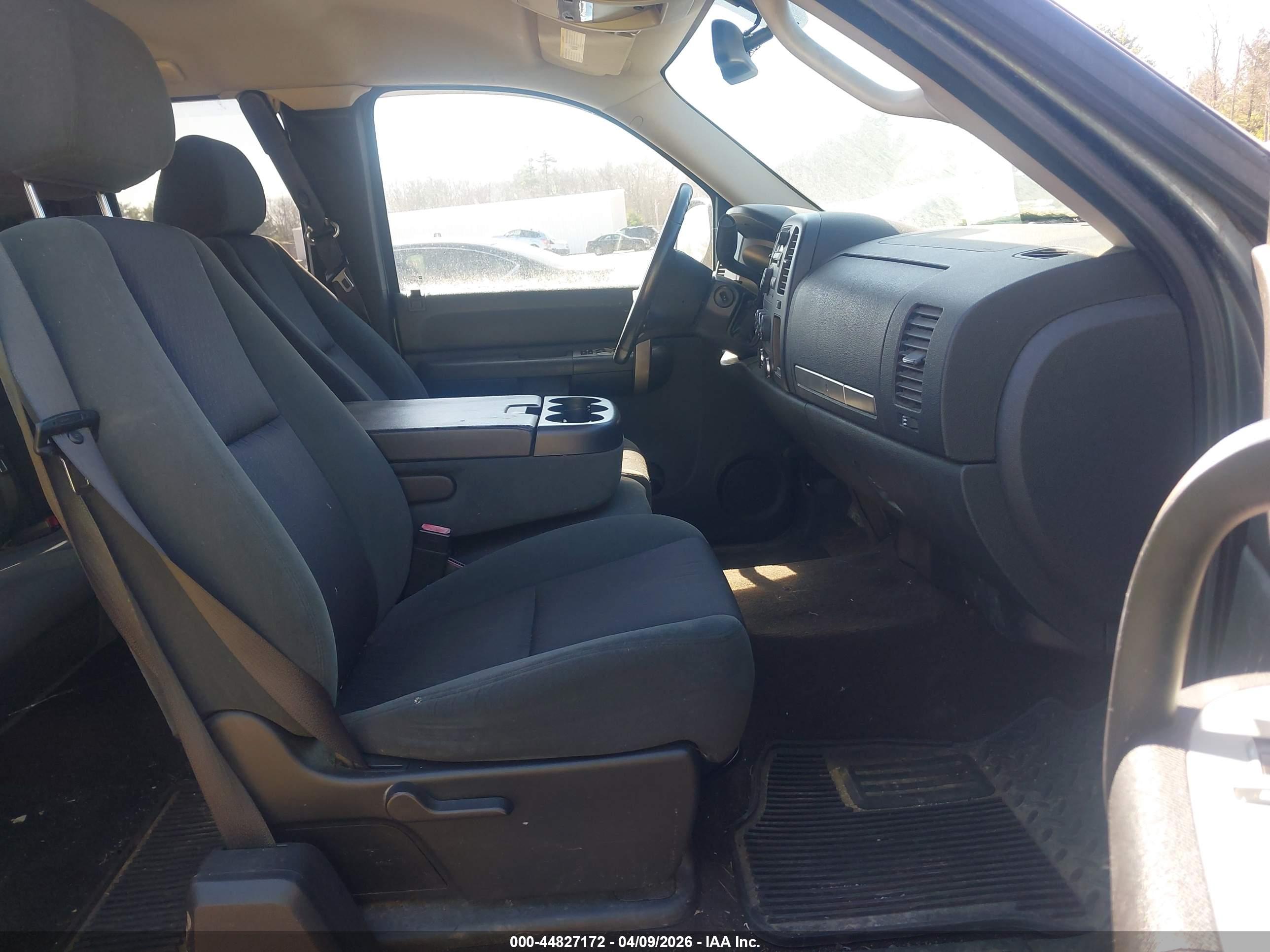 CHEVROLET SILVERADO image 5