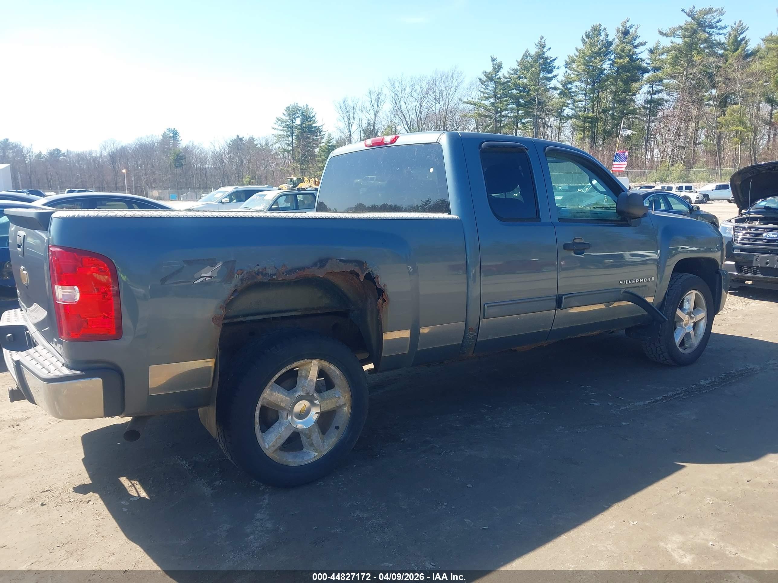 CHEVROLET SILVERADO image 6