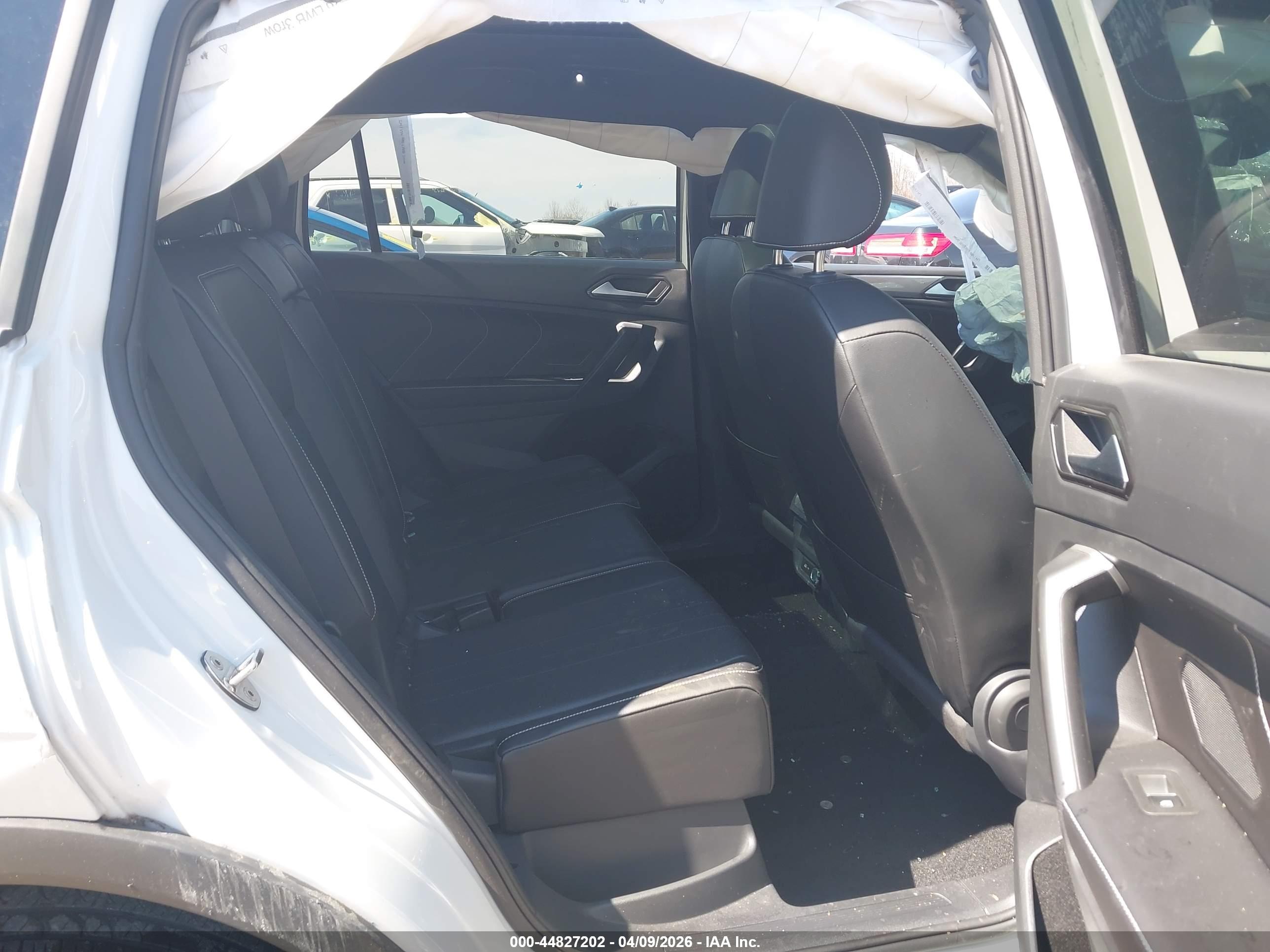 VOLKSWAGEN TIGUAN image 8