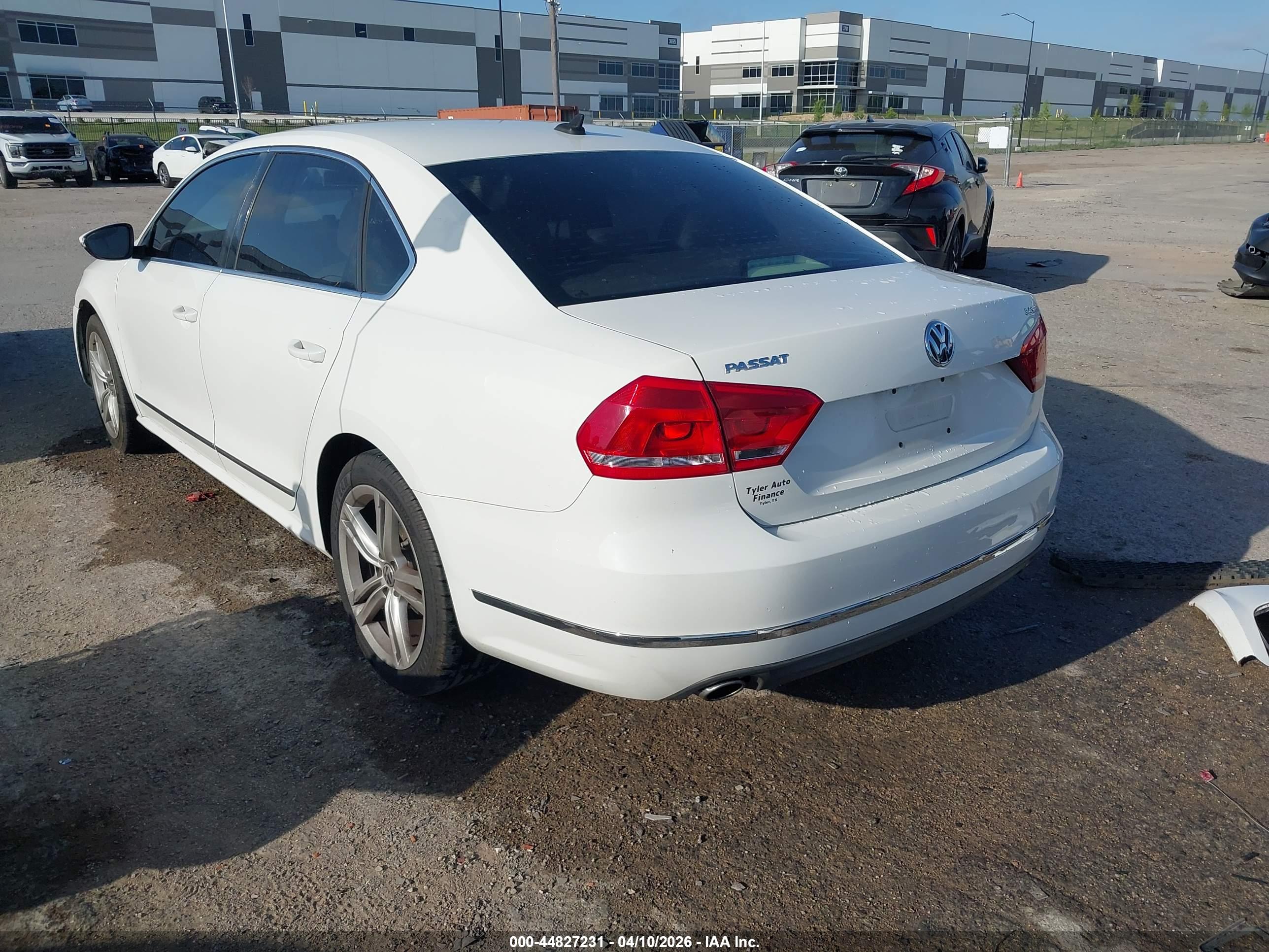 VOLKSWAGEN PASSAT image 3