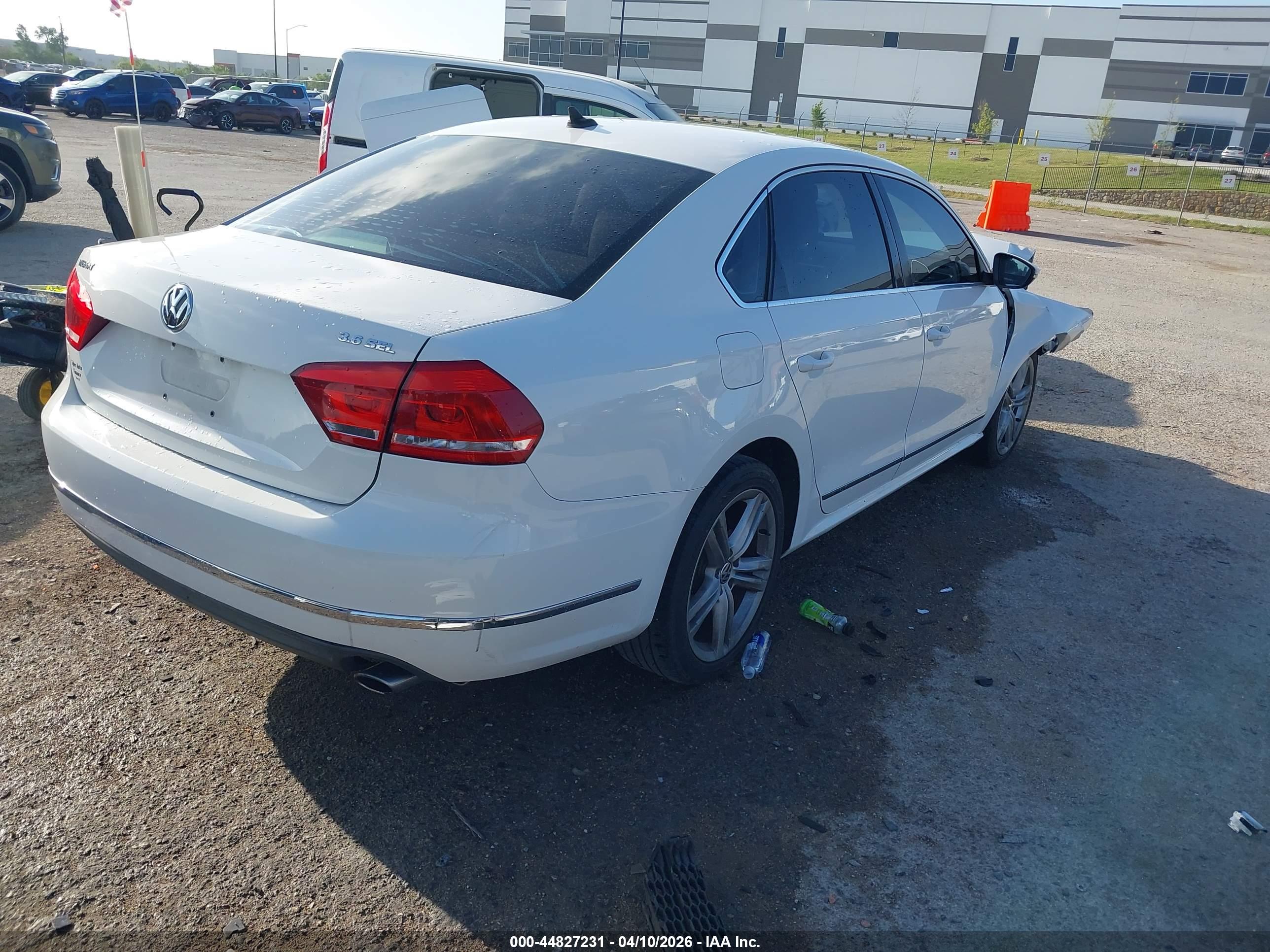 VOLKSWAGEN PASSAT image 4
