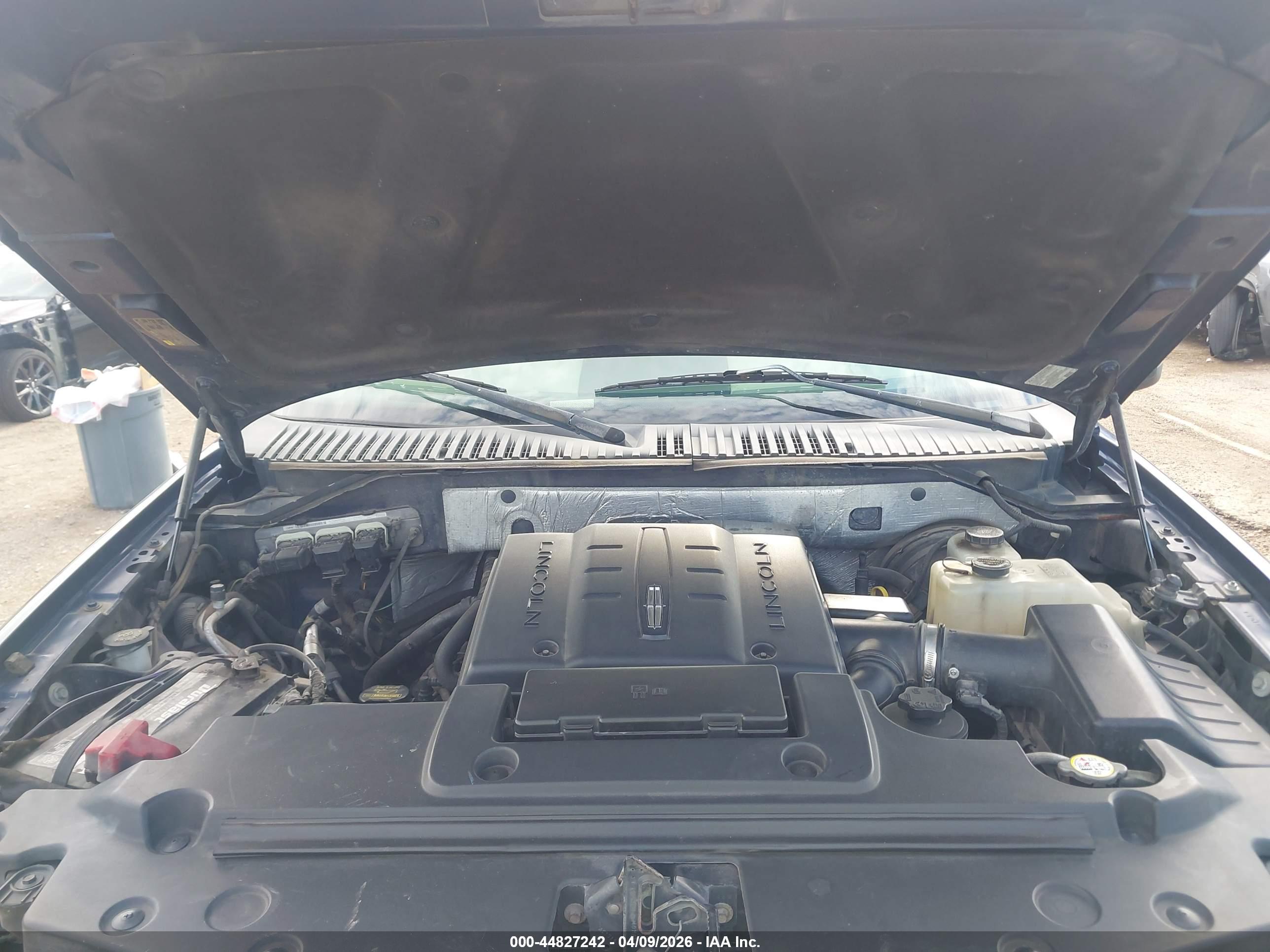 LINCOLN NAVIGATOR image 10