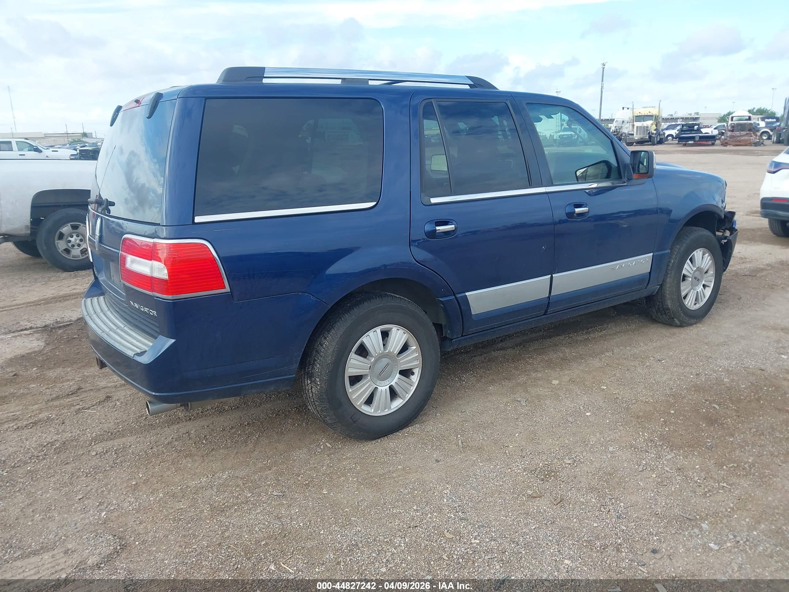 LINCOLN NAVIGATOR image 4