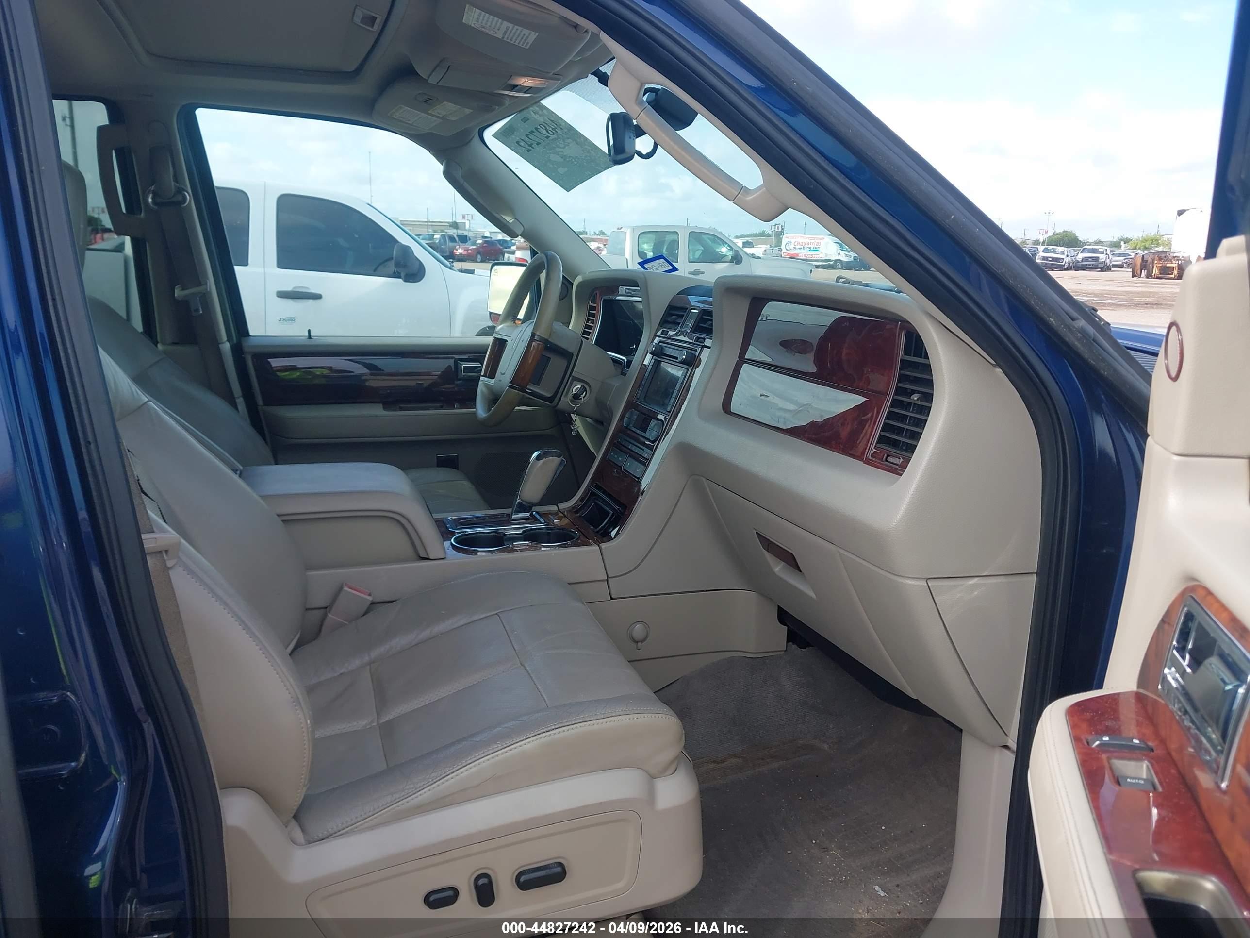 LINCOLN NAVIGATOR image 5