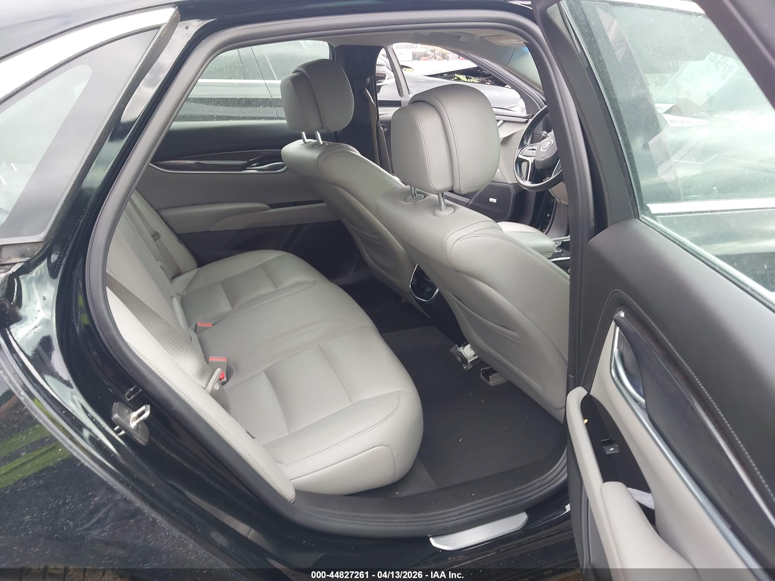 CADILLAC XTS image 8