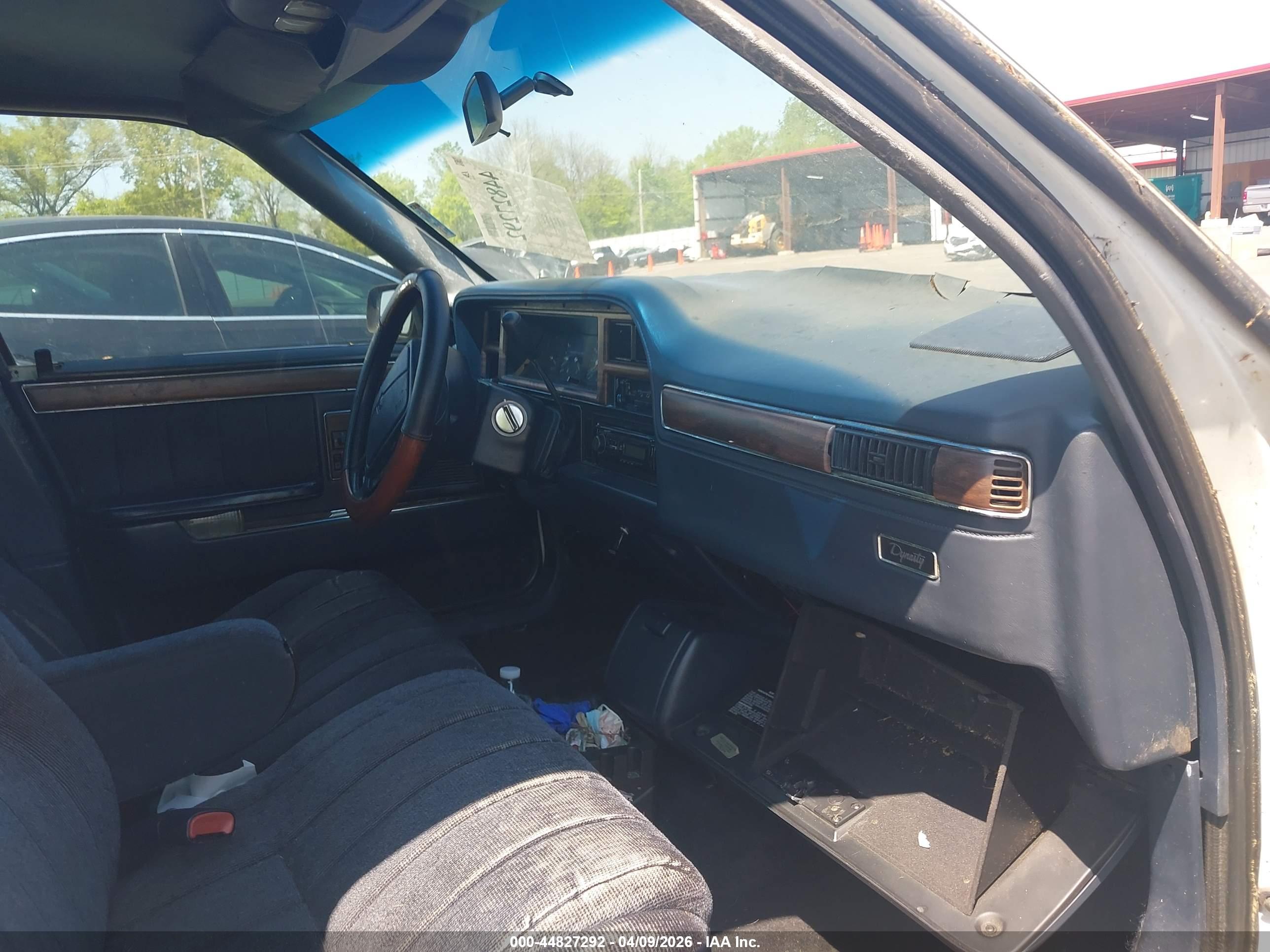 DODGE DYNASTY image 5