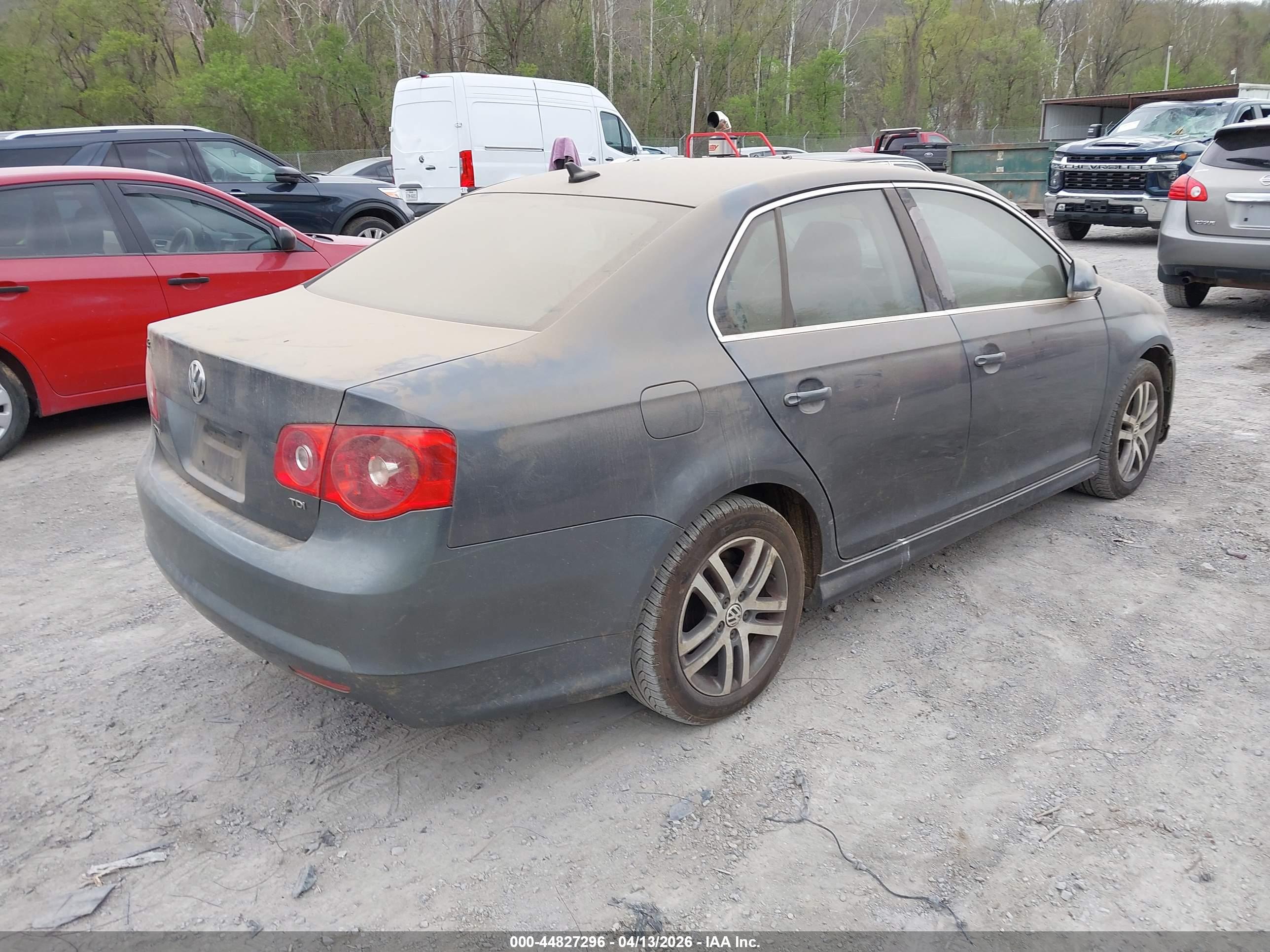 VOLKSWAGEN JETTA image 4